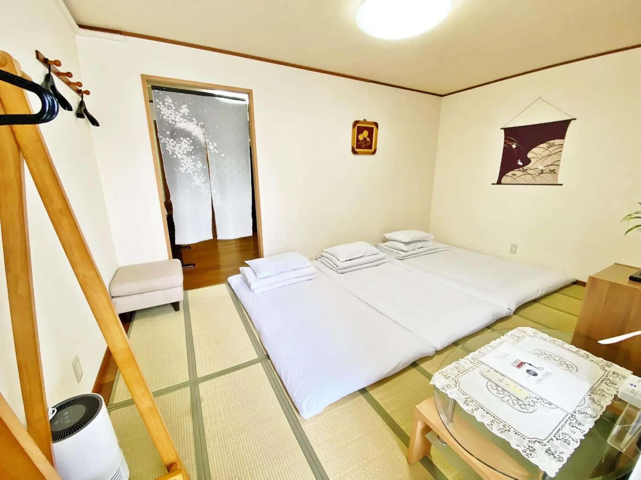 Bed in PetitHotel017全室ミニキッチン付きファミリルーム 飲食街中心 阿波踊り会館7分 文理 徳島大学 アスティとくしま車8分 Bed in PetitHotel017全室ミニキッチン付きファミリルーム 飲食街中心 阿波踊り会館7分 文理 徳島大学 アスティとくしま車8分