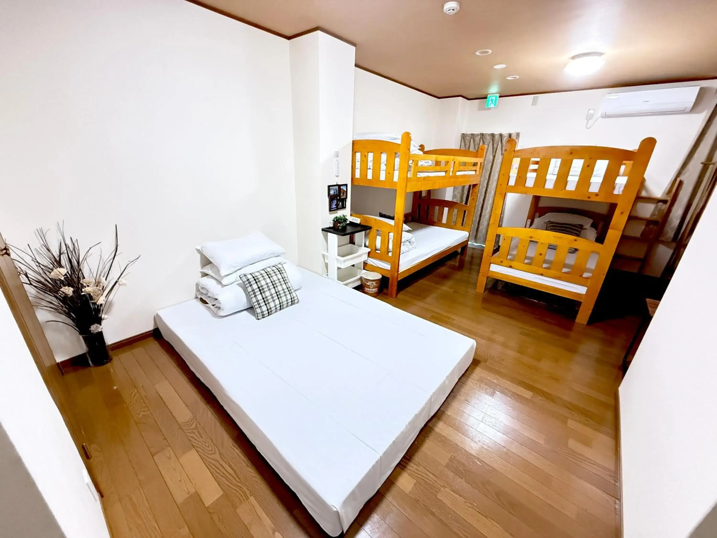 Bed in PetitHotel017全室ミニキッチン付きファミリルーム 飲食街中心 阿波踊り会館7分 文理 徳島大学 アスティとくしま車8分 Bed in PetitHotel017全室ミニキッチン付きファミリルーム 飲食街中心 阿波踊り会館7分 文理 徳島大学 アスティとくしま車8分