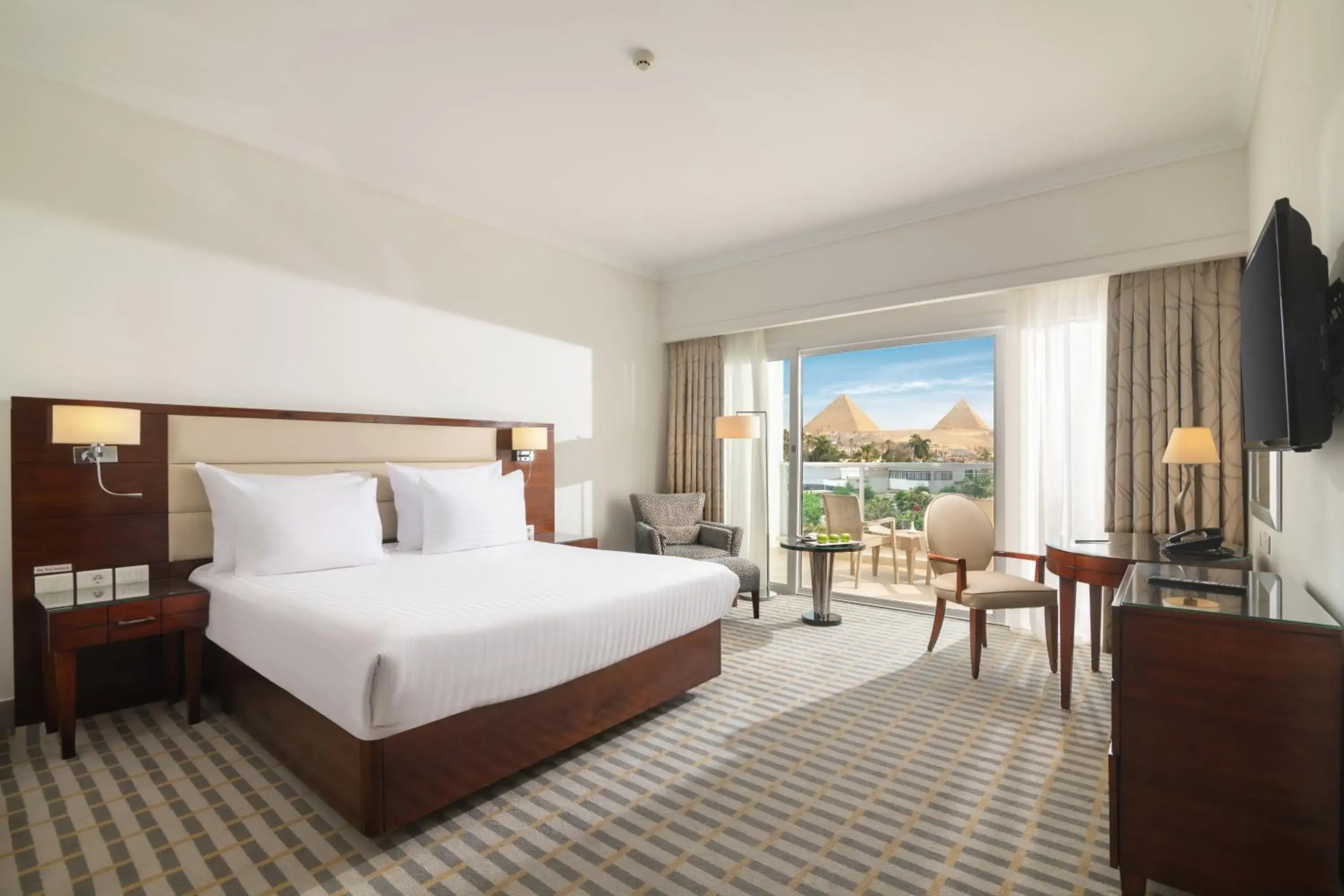 Bed in Steigenberger Pyramids Cairo Bed in Steigenberger Pyramids Cairo