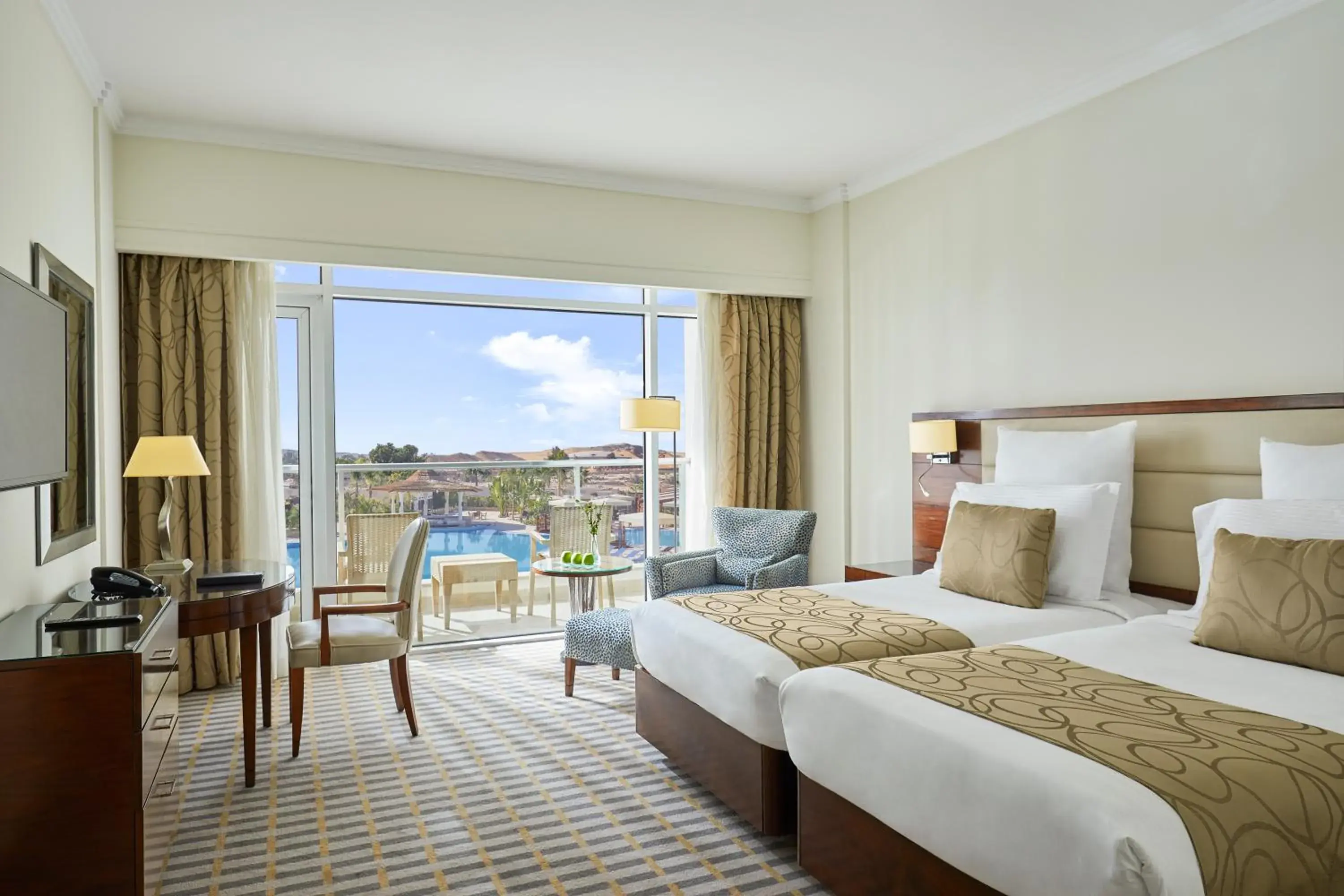 Pool view, Bed in Steigenberger Pyramids Cairo Pool view, Bed in Steigenberger Pyramids Cairo