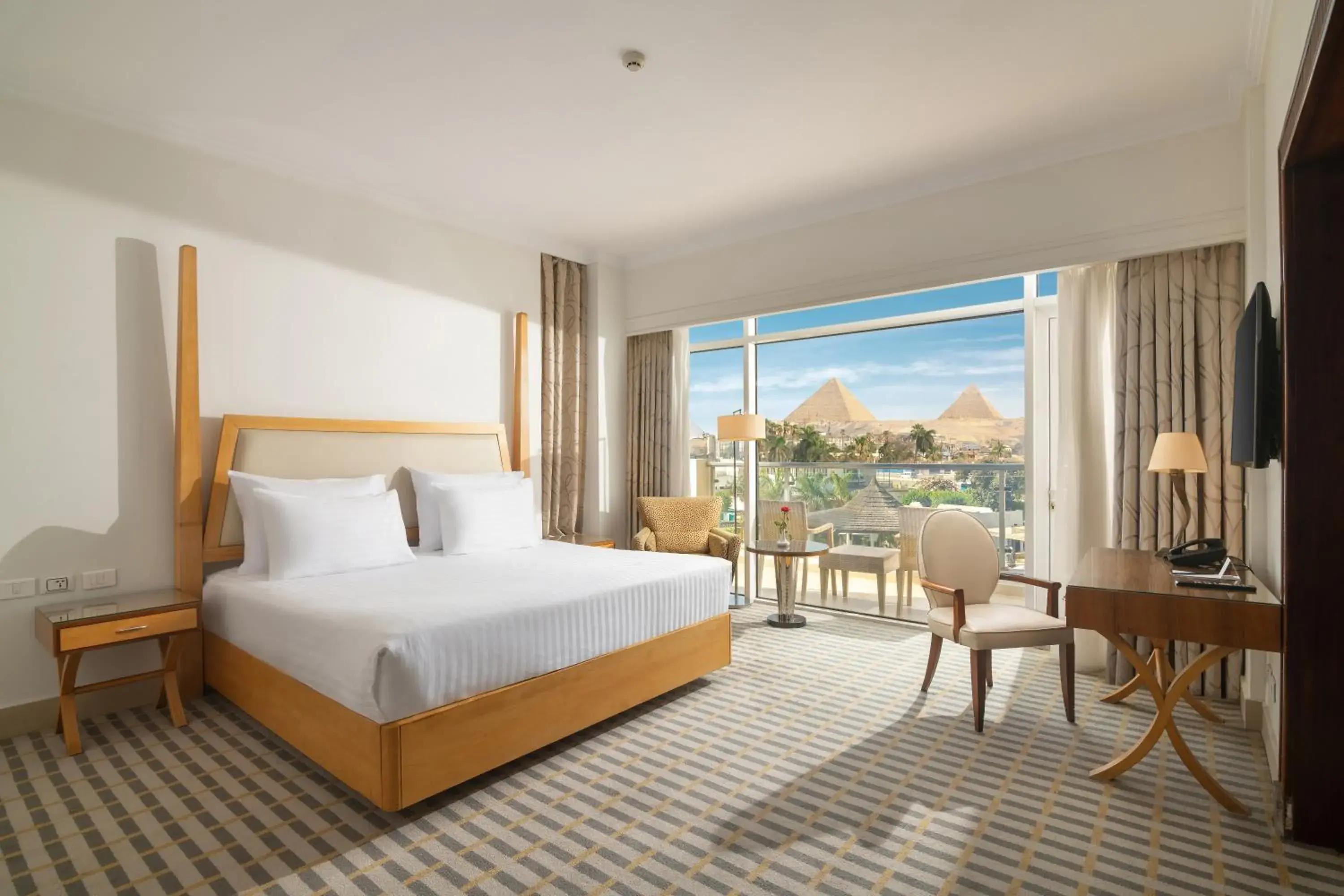 Bed in Steigenberger Pyramids Cairo Bed in Steigenberger Pyramids Cairo