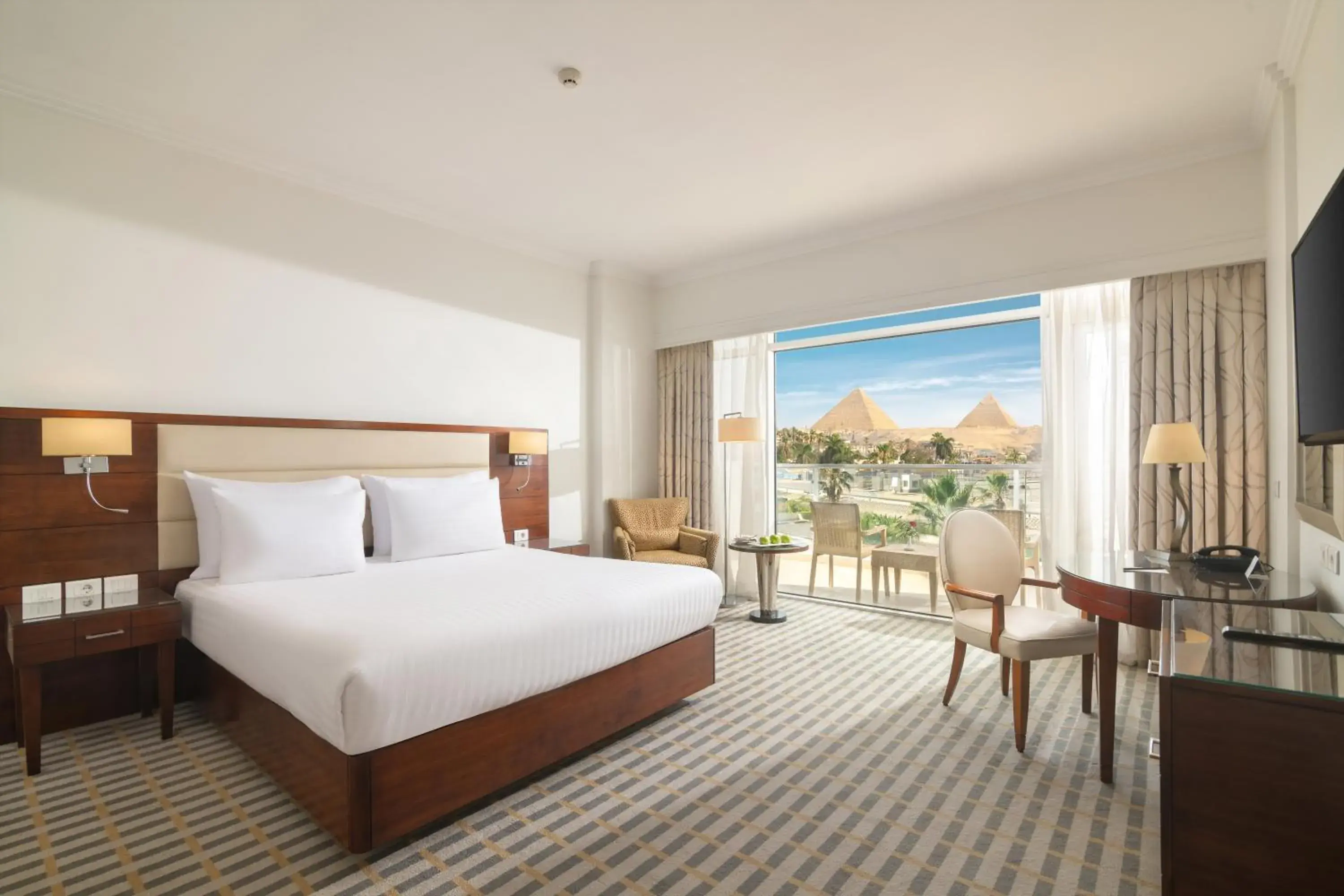 Bed in Steigenberger Pyramids Cairo Bed in Steigenberger Pyramids Cairo