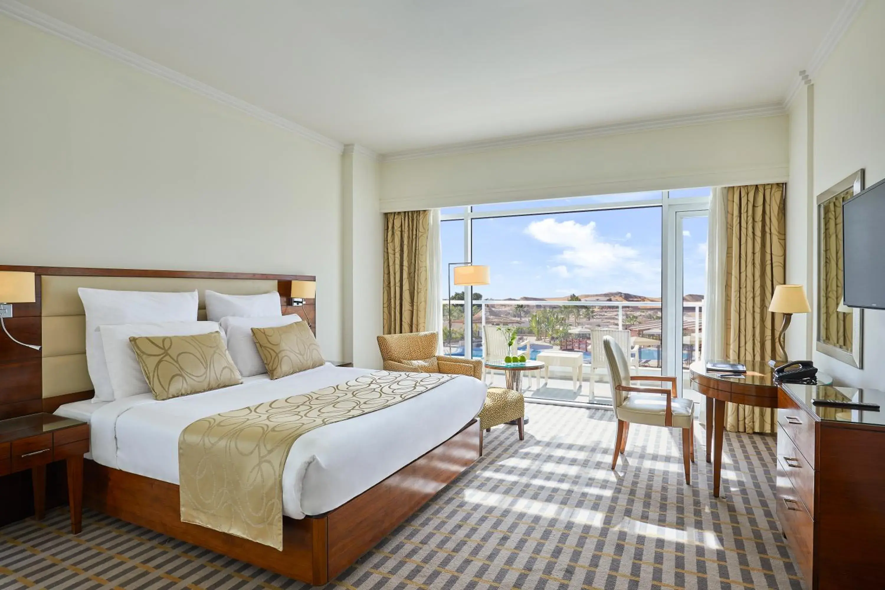 Pool view, Bed in Steigenberger Pyramids Cairo Pool view, Bed in Steigenberger Pyramids Cairo