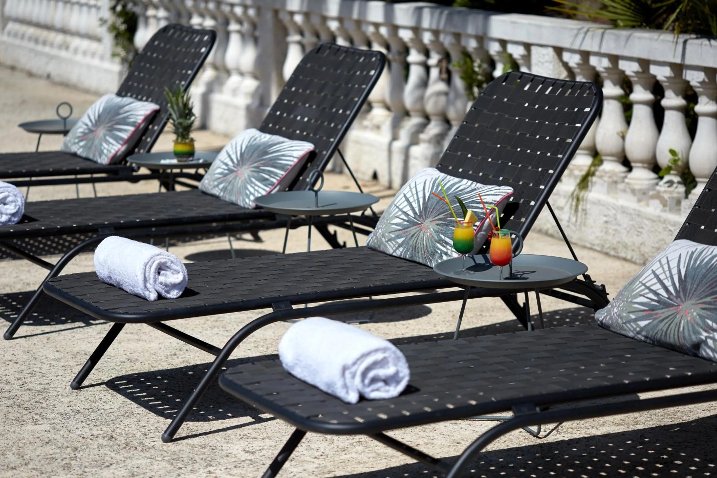 Swimming pool in Hôtel Saint-Alban