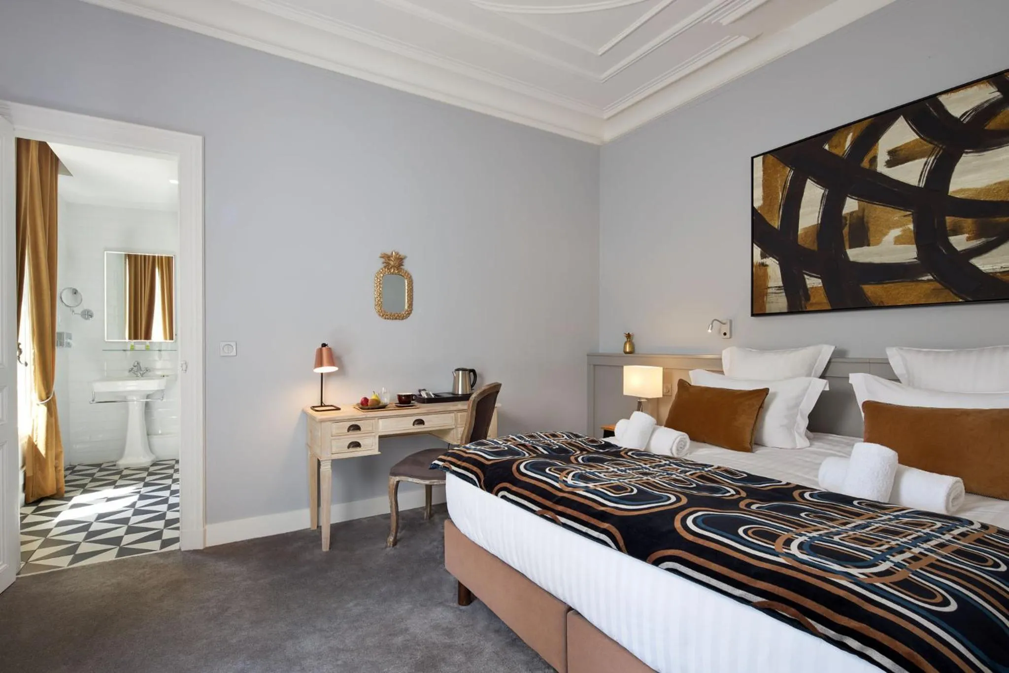 Photo of the whole room, Bed in Hôtel Saint-Alban