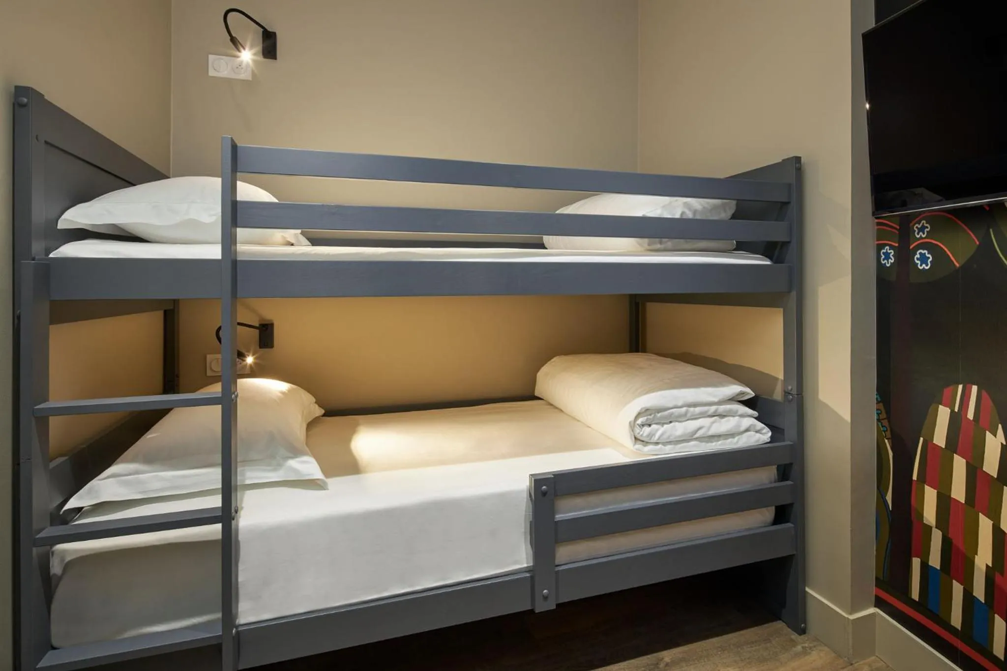 bunk bed, Bed in Hôtel Saint-Alban