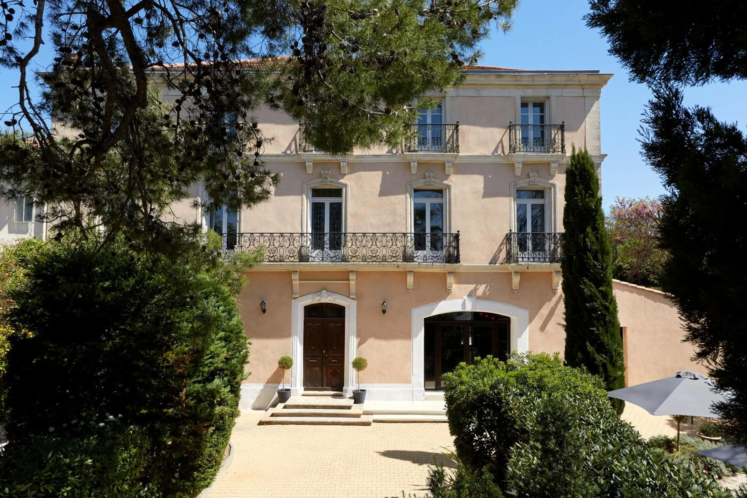 Facade/entrance in Hôtel Saint-Alban