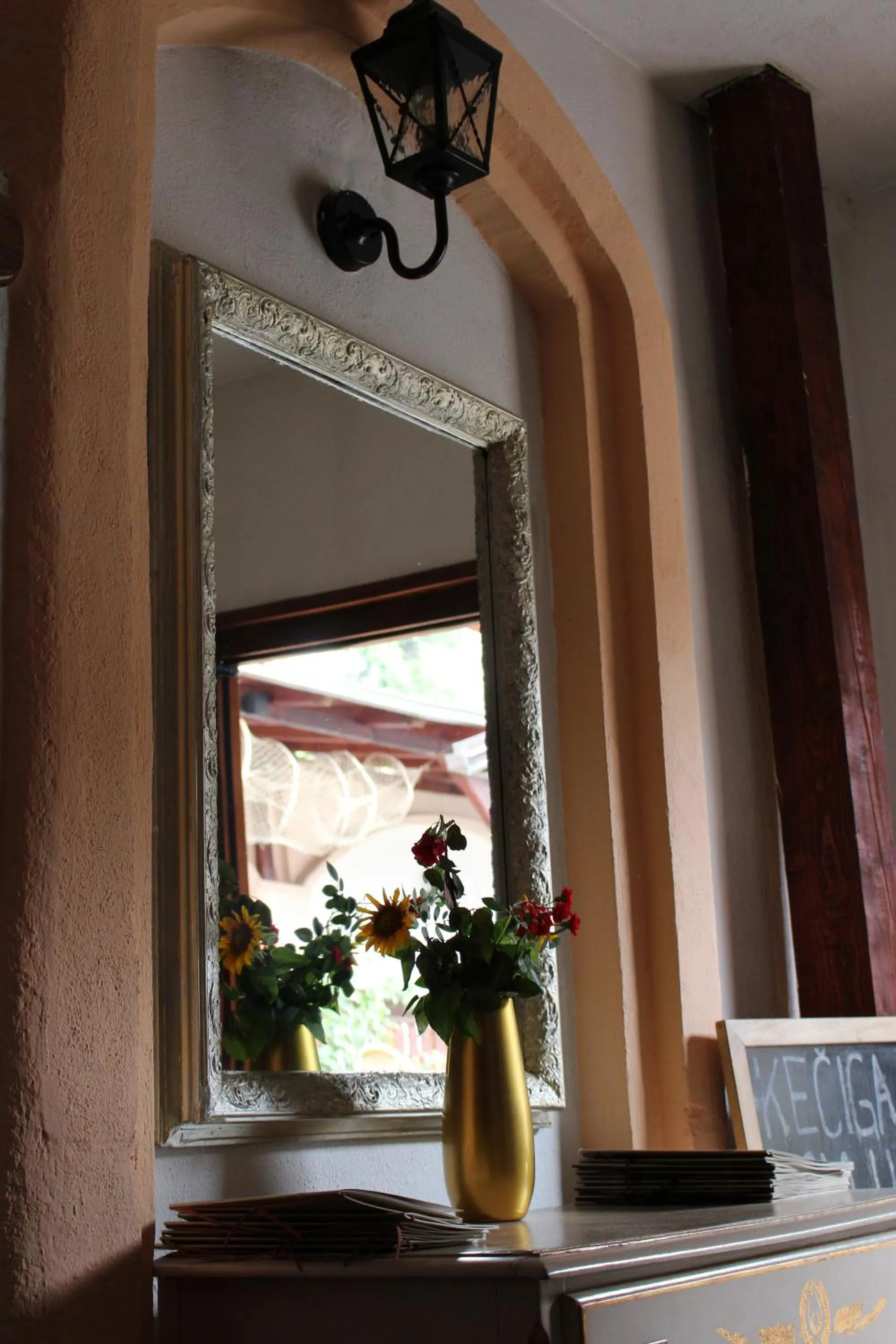 Decorative detail in Motel Alas