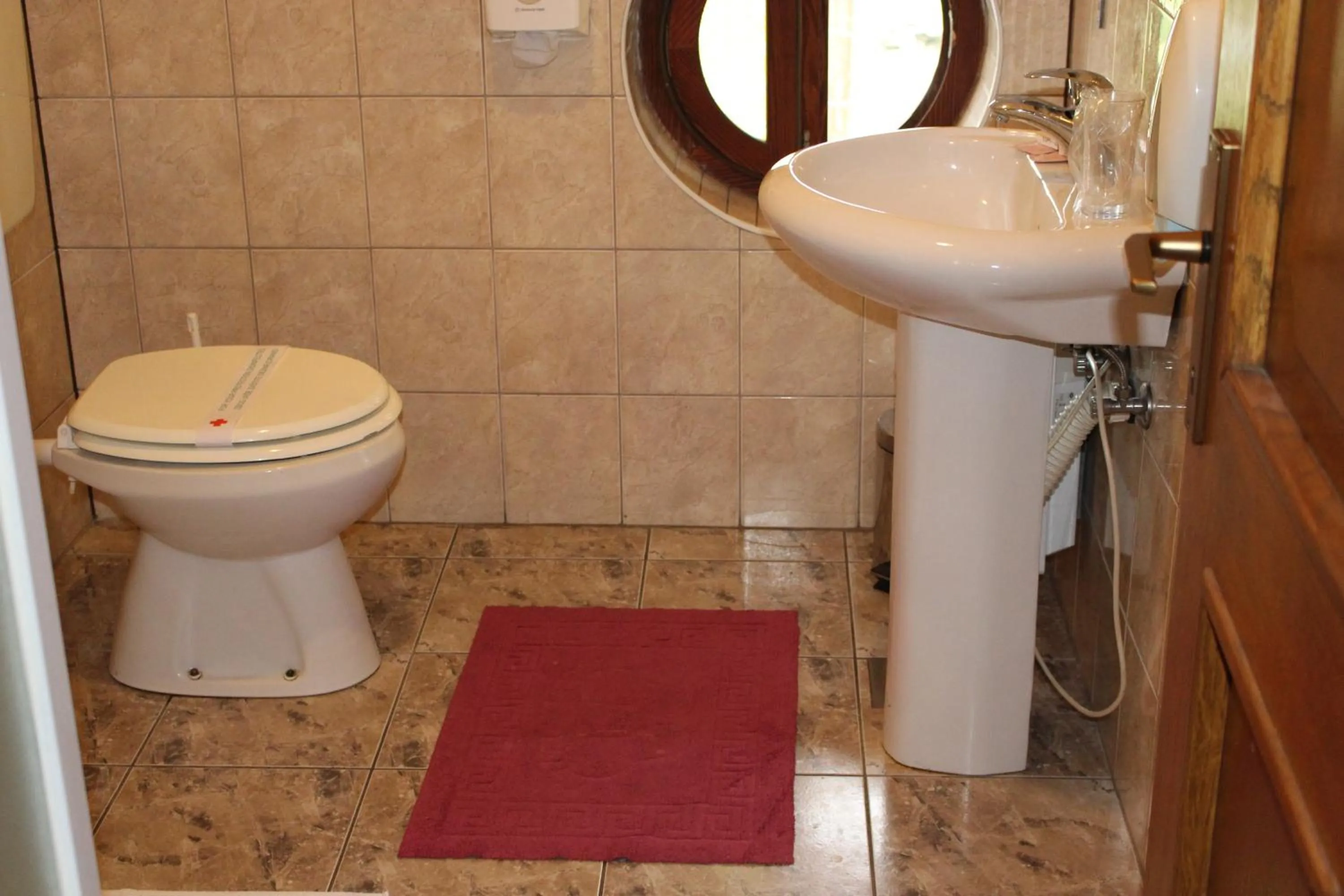 Bathroom in Motel Alas