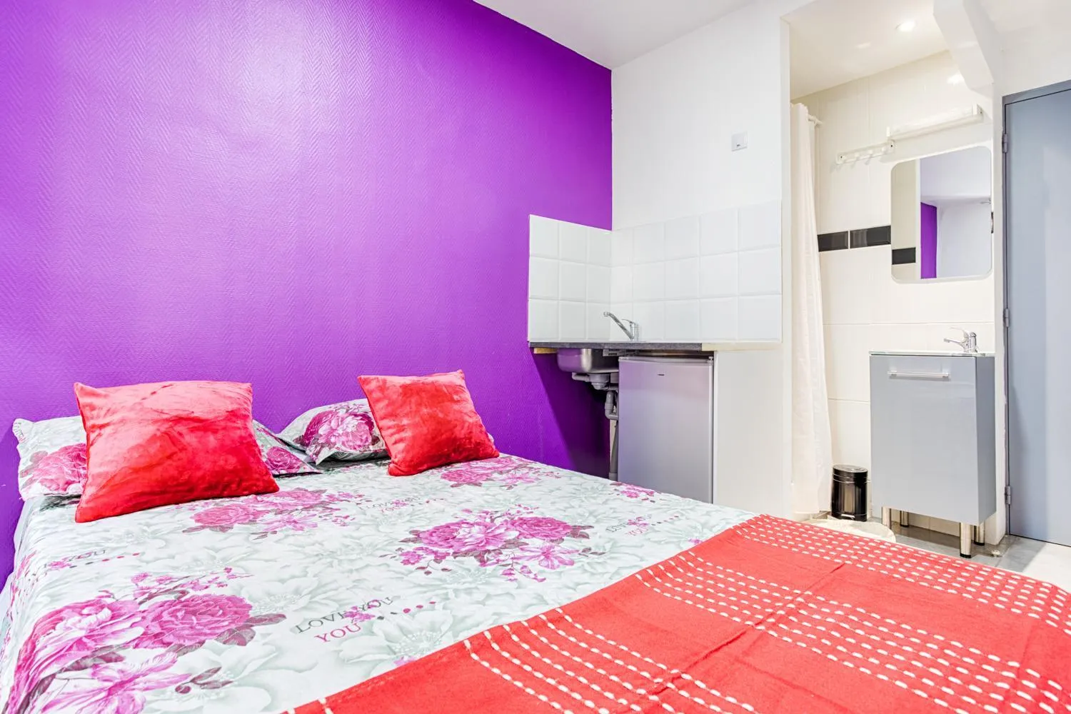 Bedroom, Bed in Hotel Monte-Cristo