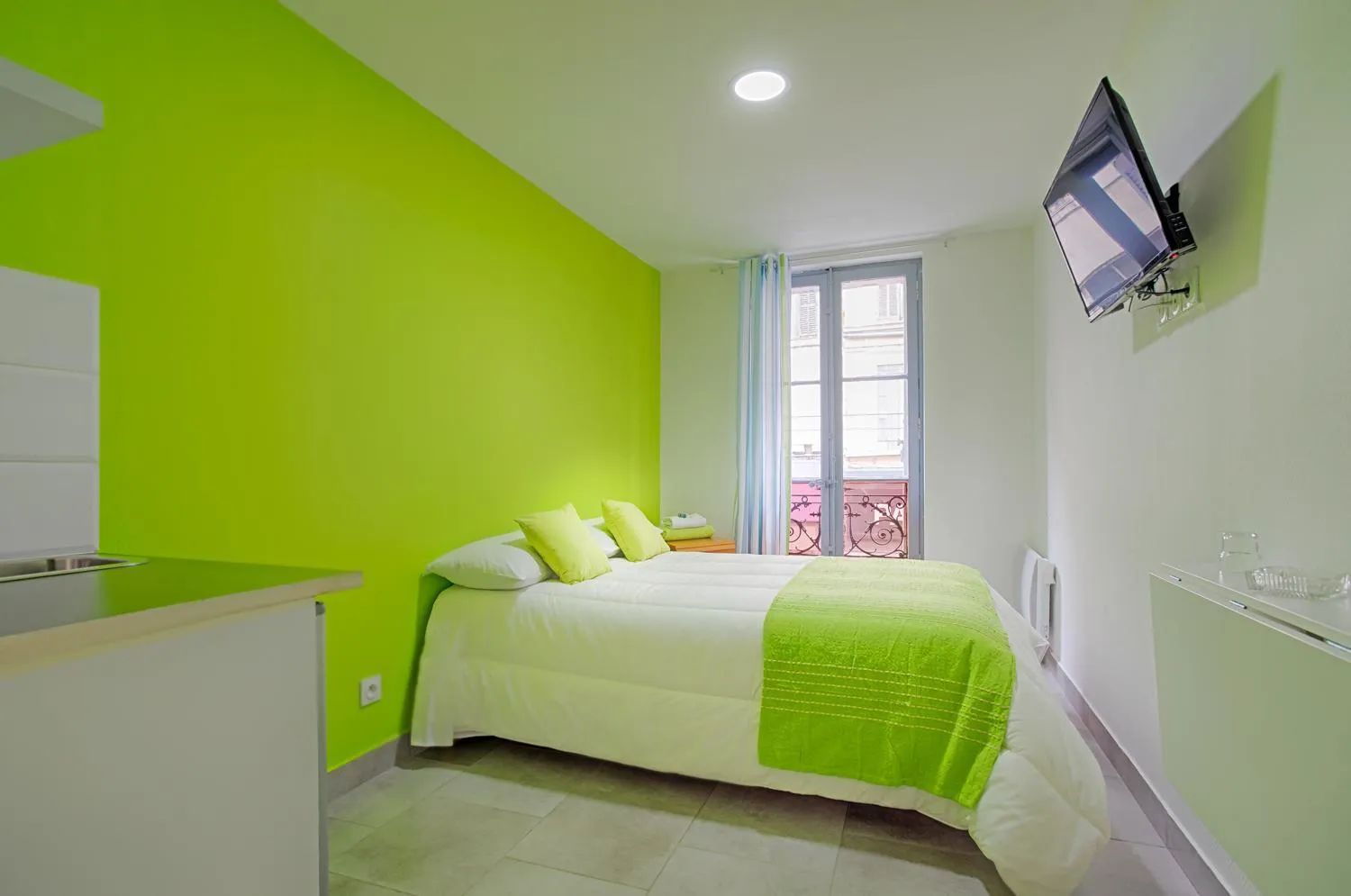 Bed in Hotel Monte-Cristo