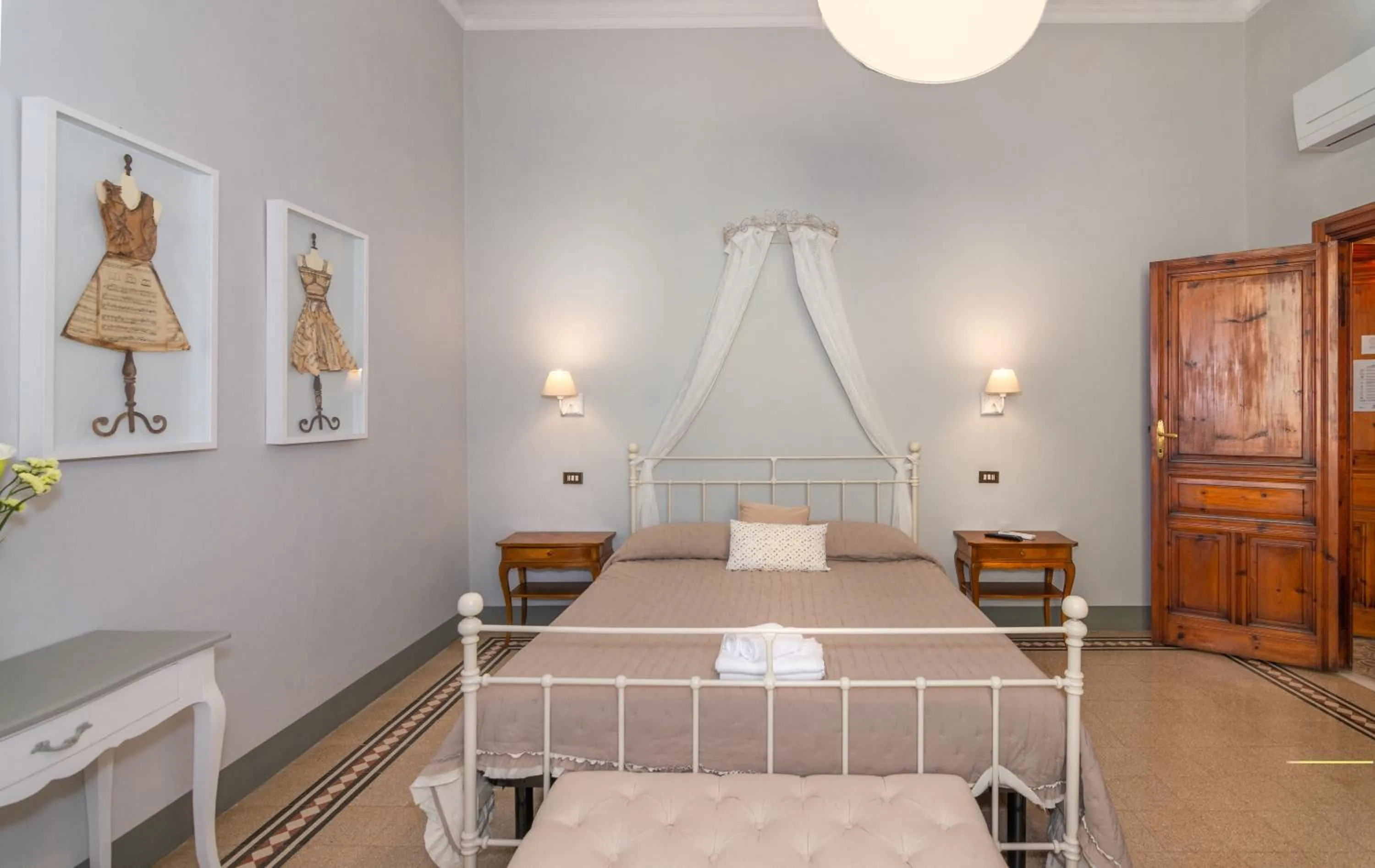 Bedroom, Bed in Villa Ricci Suites