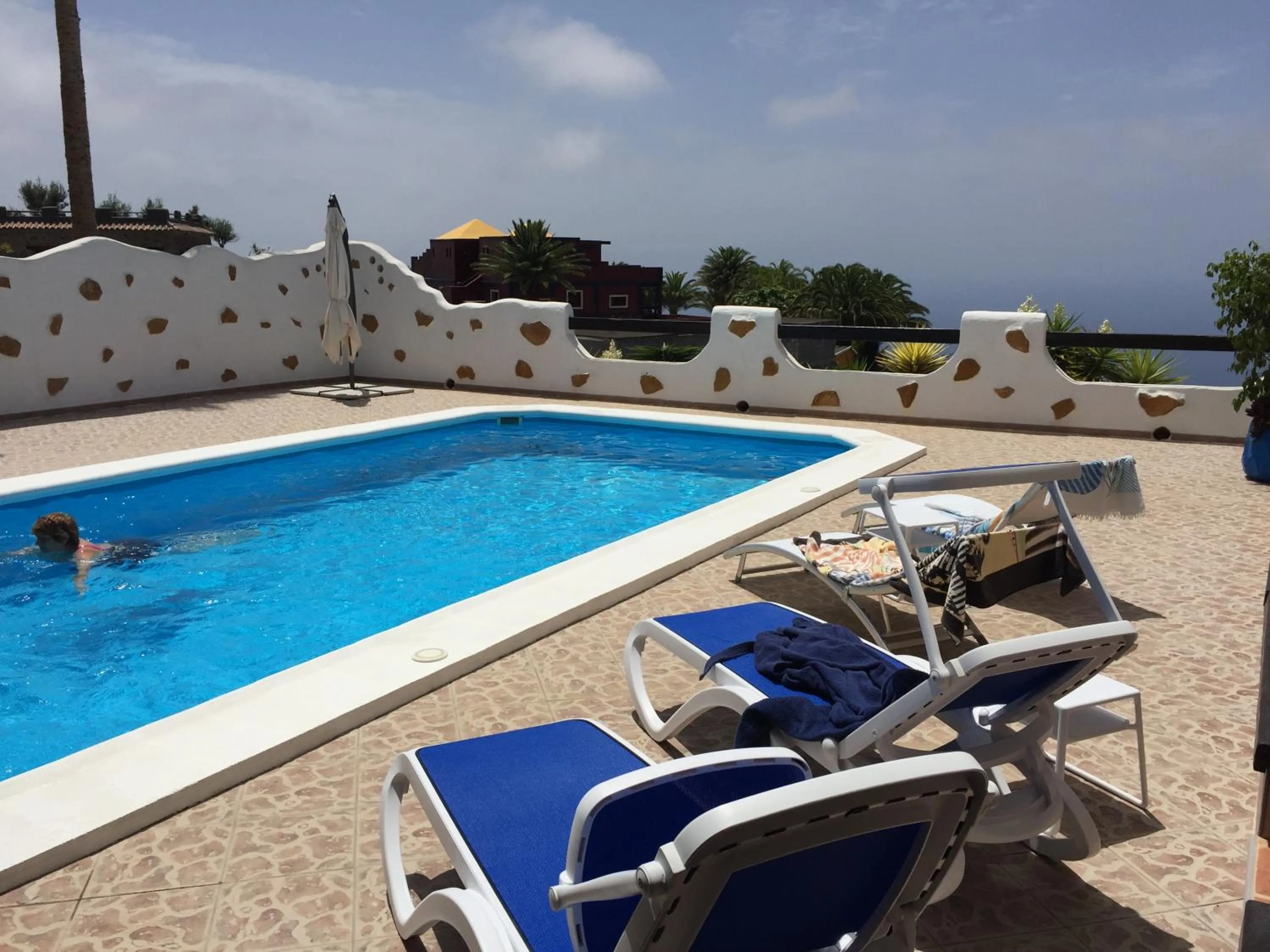 Solarium in CASANTILVIA heated pool paradise