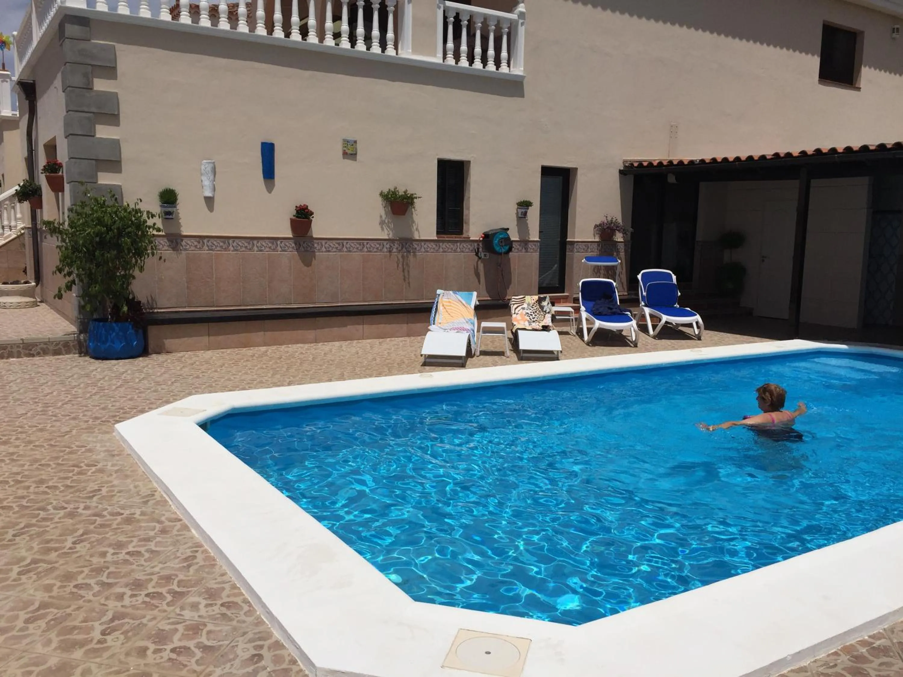 Solarium in CASANTILVIA heated pool paradise
