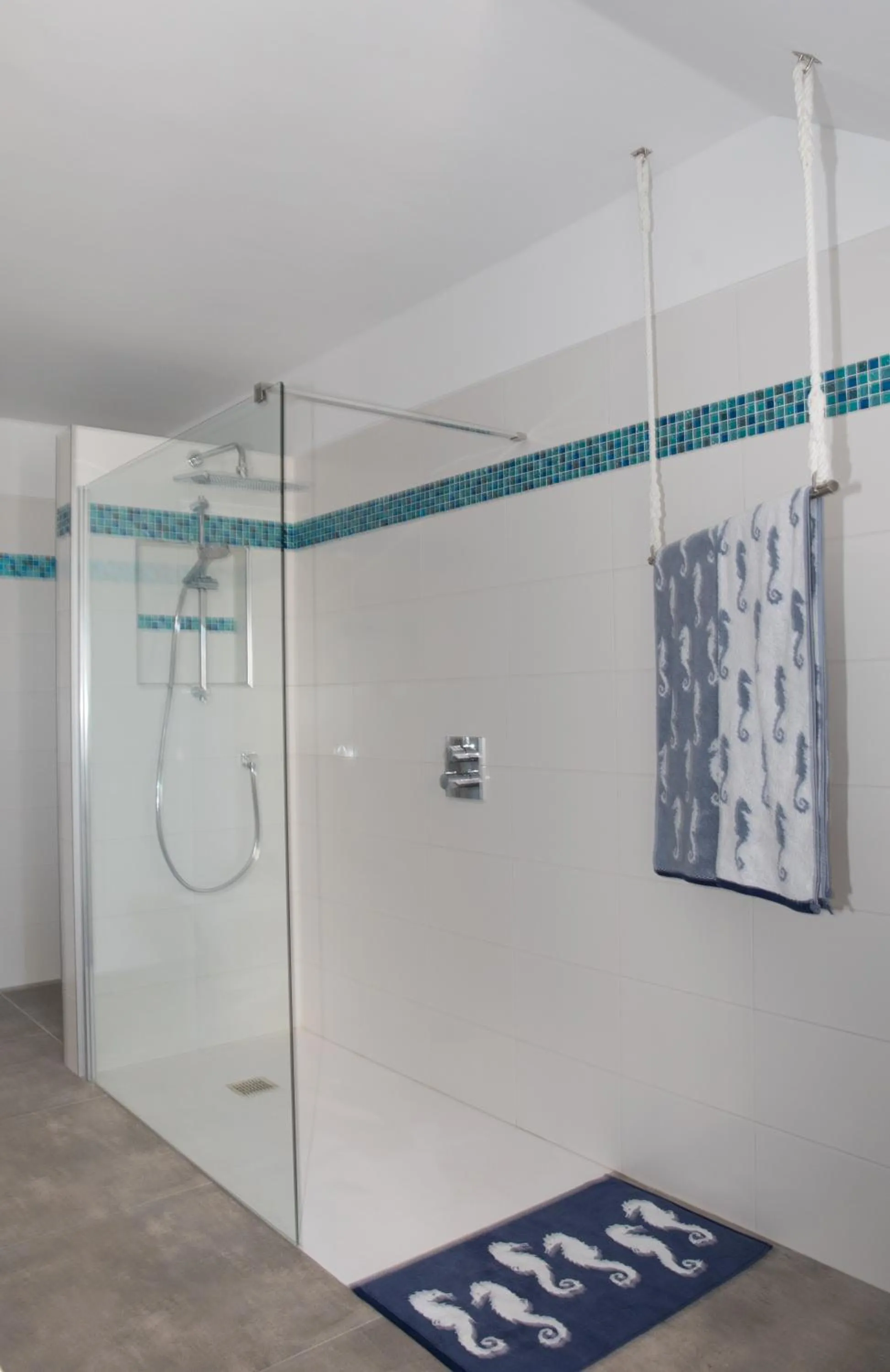 Bathroom in CASANTILVIA heated pool paradise