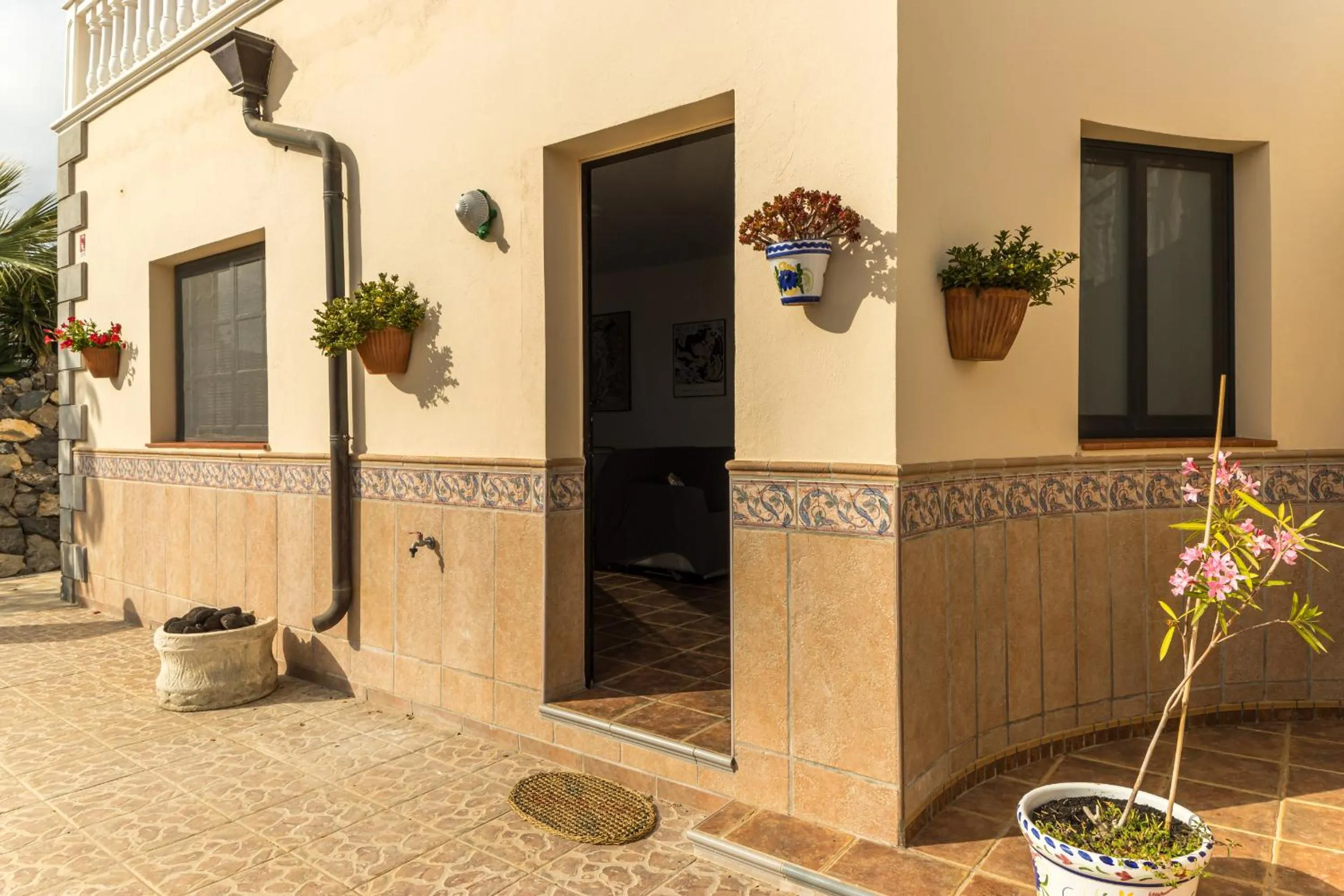 Facade/entrance in CASANTILVIA heated pool paradise