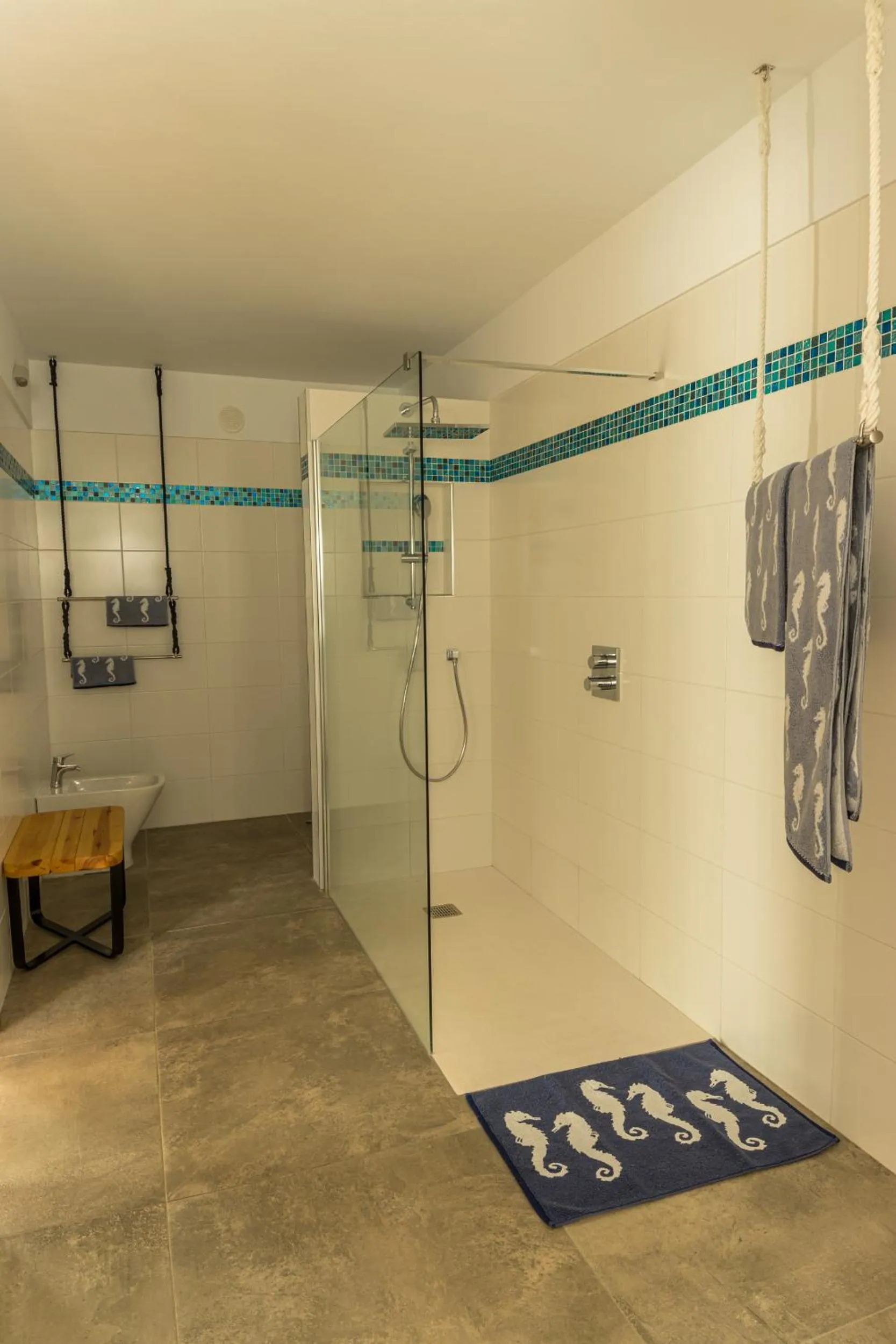 Shower in CASANTILVIA heated pool paradise