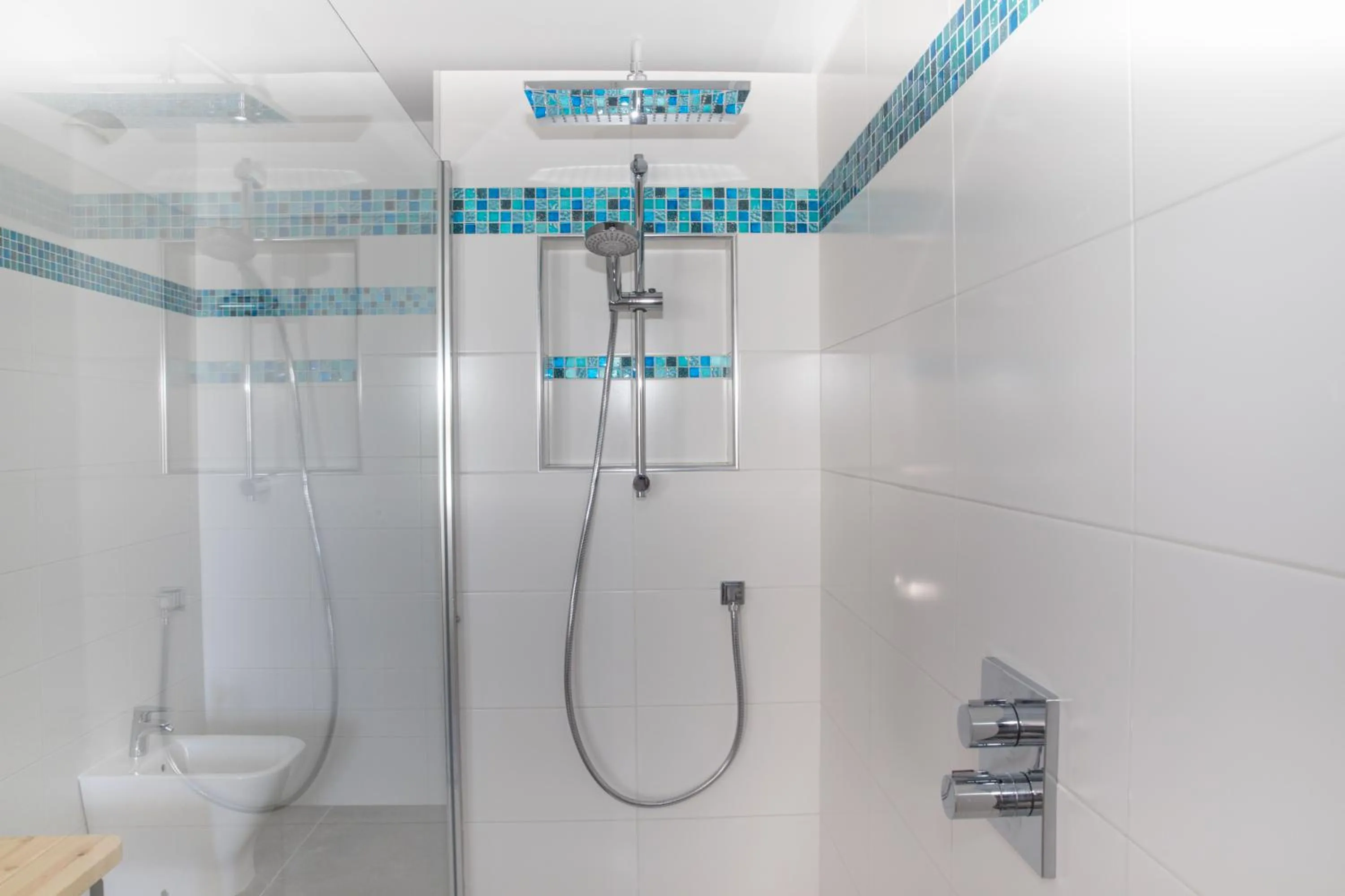Shower in CASANTILVIA heated pool paradise