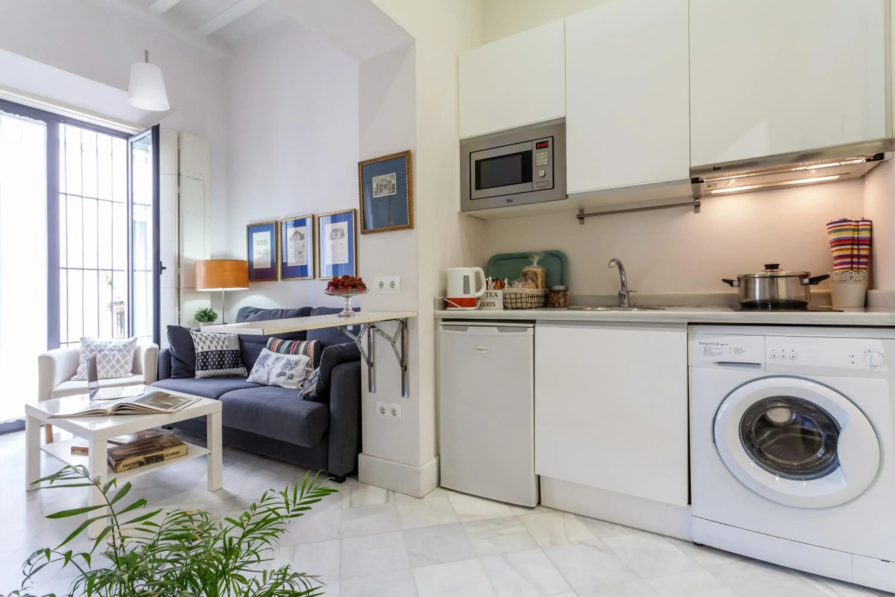 One-Bedroom Apartment with Balcony in Sevilla Home Center One-Bedroom Apartment with Balcony in Sevilla Home Center