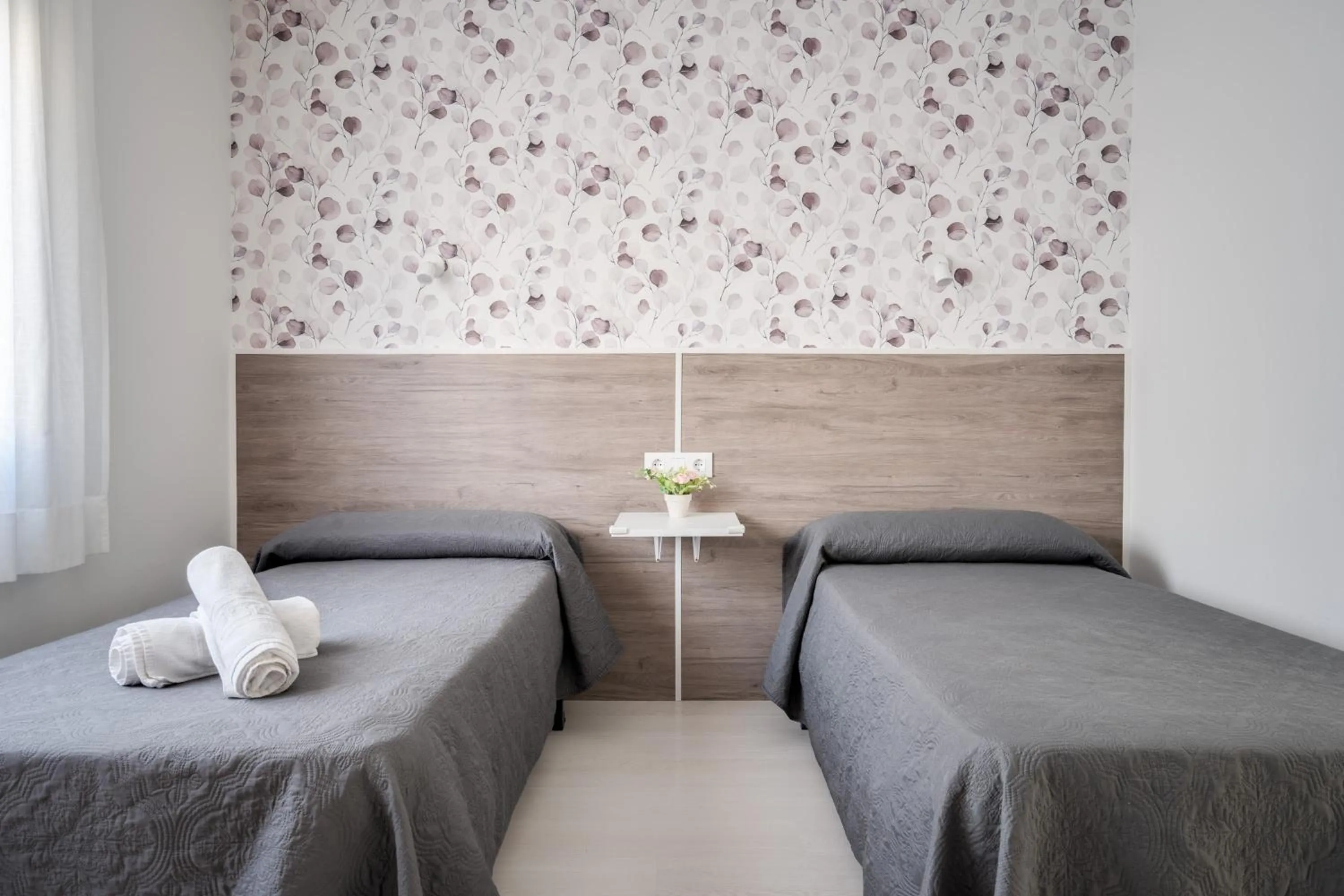 Bedroom, Bed in Hotel Tolosa