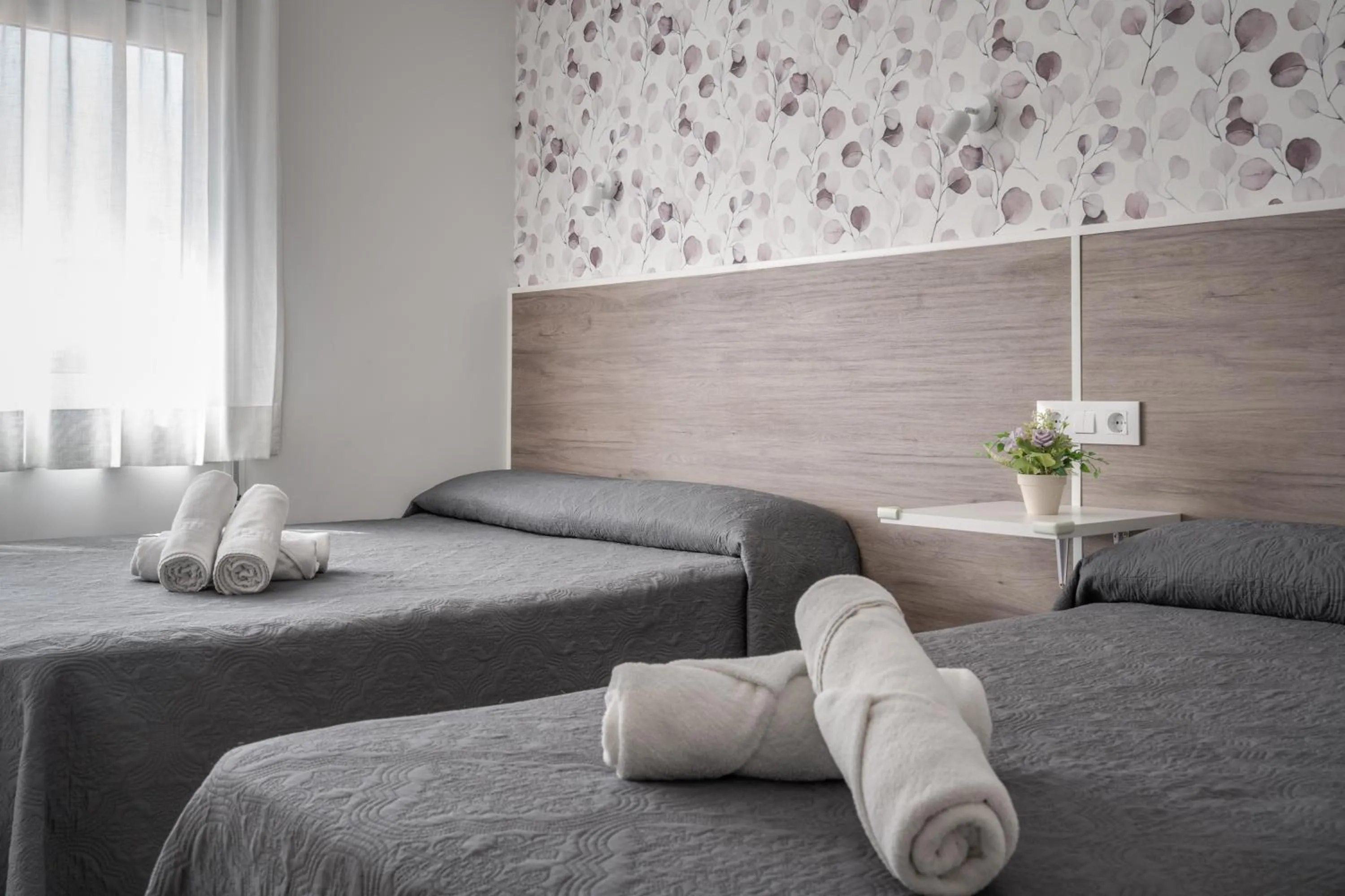 Bedroom, Bed in Hotel Tolosa