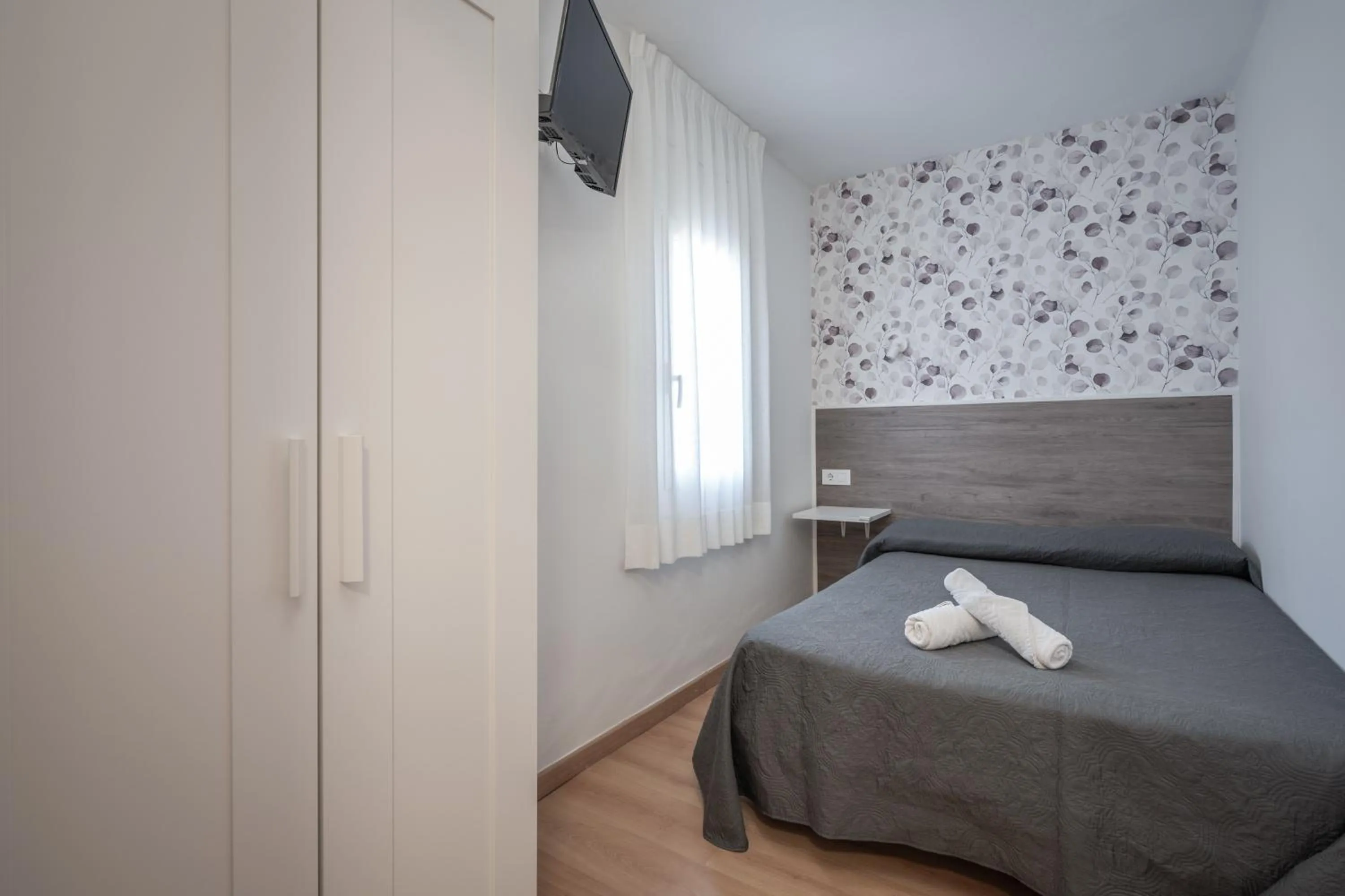 Bedroom, Bed in Hotel Tolosa