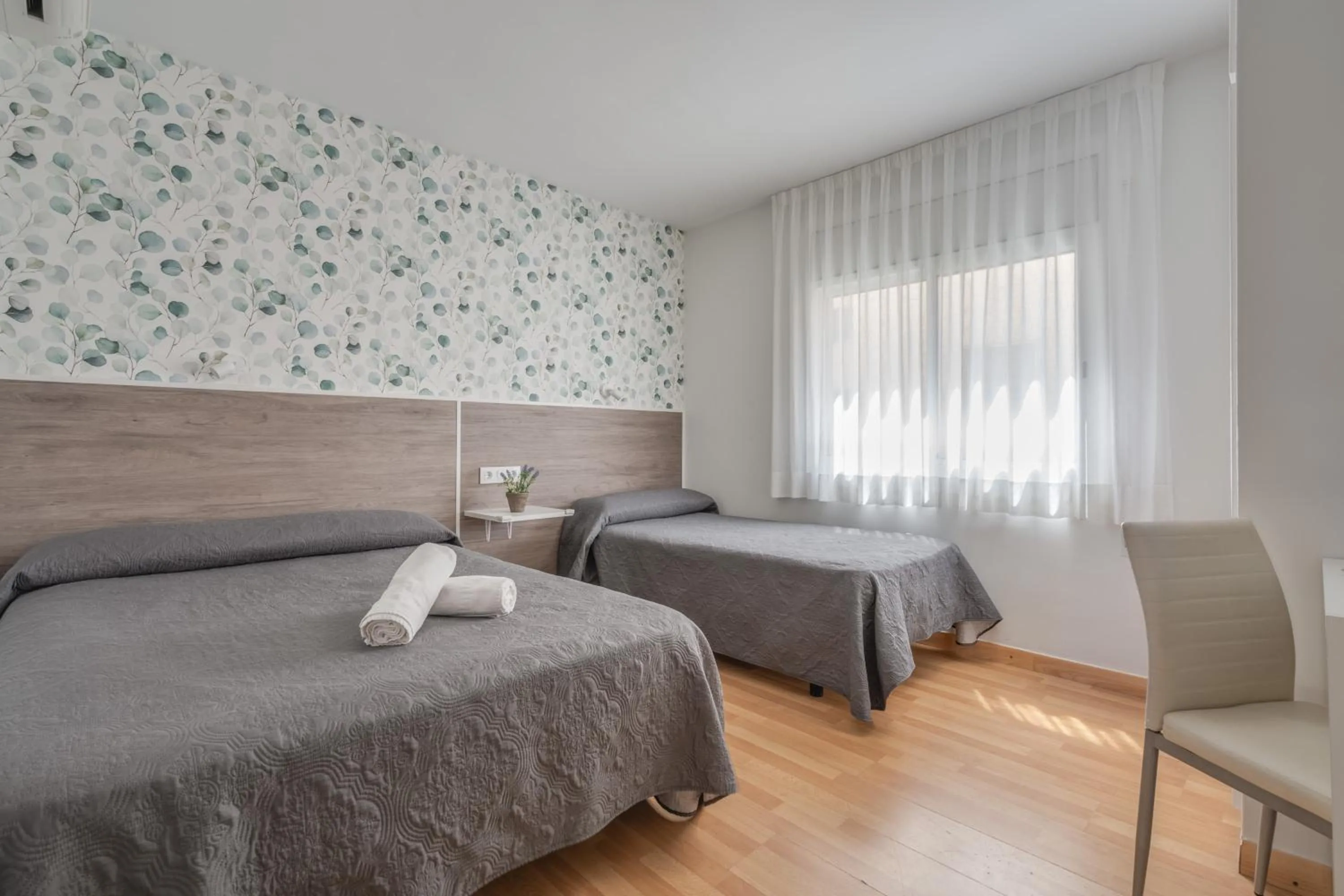 Bedroom, Bed in Hotel Tolosa