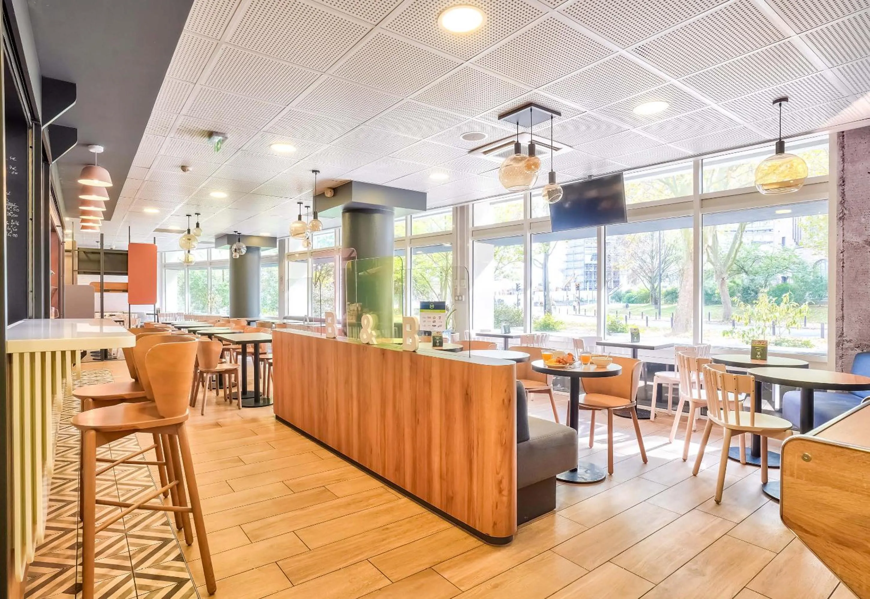 Breakfast in B&B HOTEL Paris Malakoff Parc des Expositions