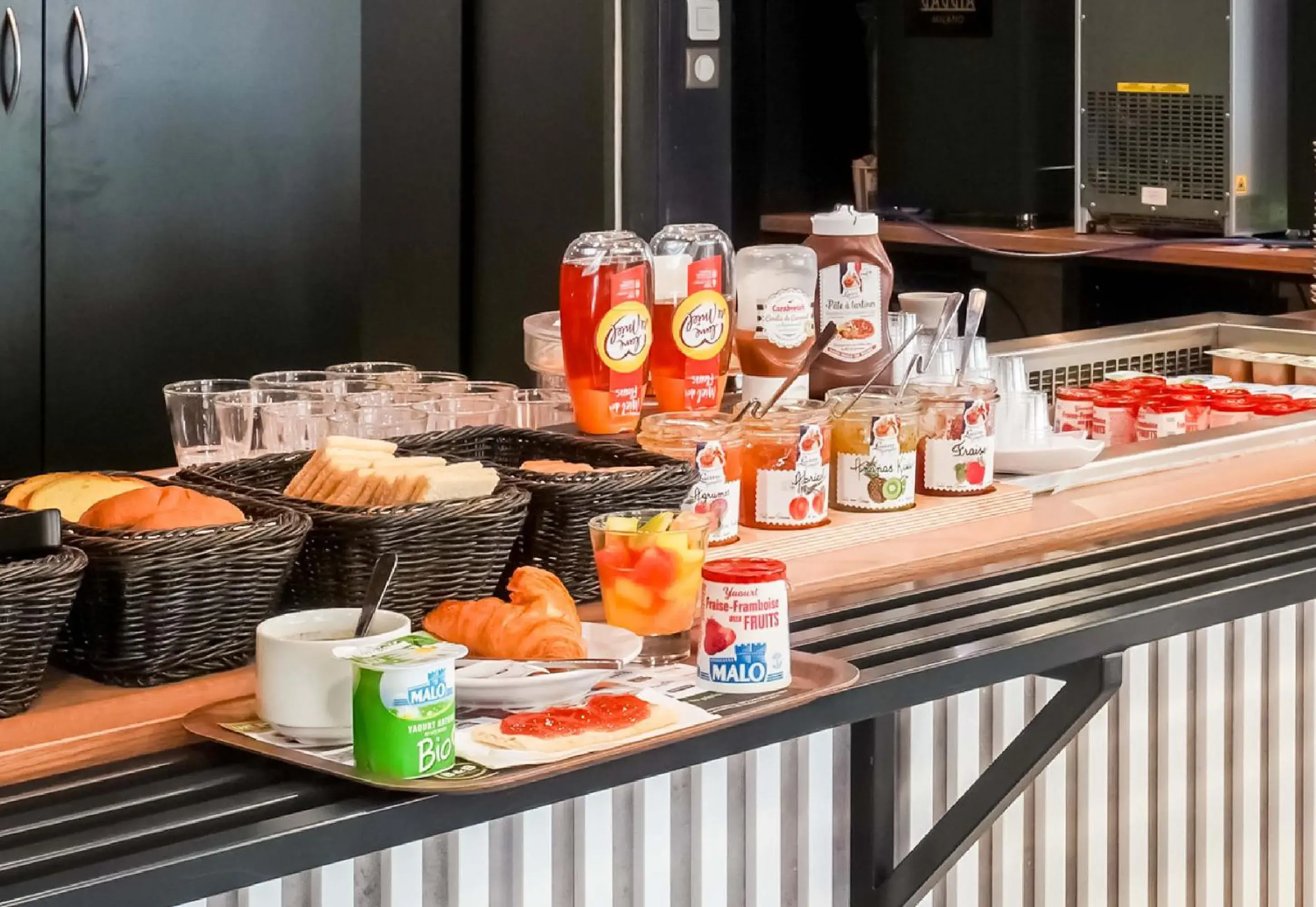 Breakfast in B&B HOTEL Paris Malakoff Parc des Expositions Breakfast in B&B HOTEL Paris Malakoff Parc des Expositions