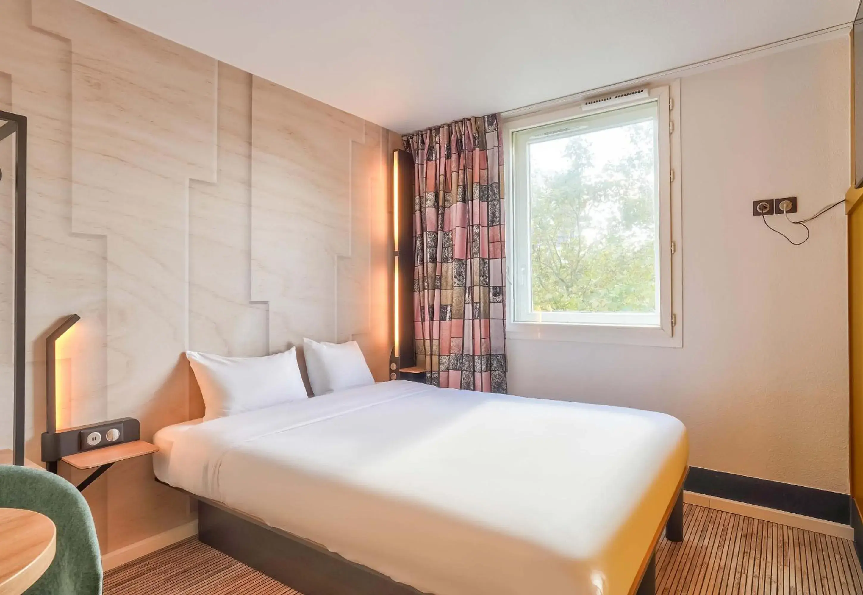 Photo of the whole room, Bed in B&B HOTEL Paris Malakoff Parc des Expositions Photo of the whole room, Bed in B&B HOTEL Paris Malakoff Parc des Expositions