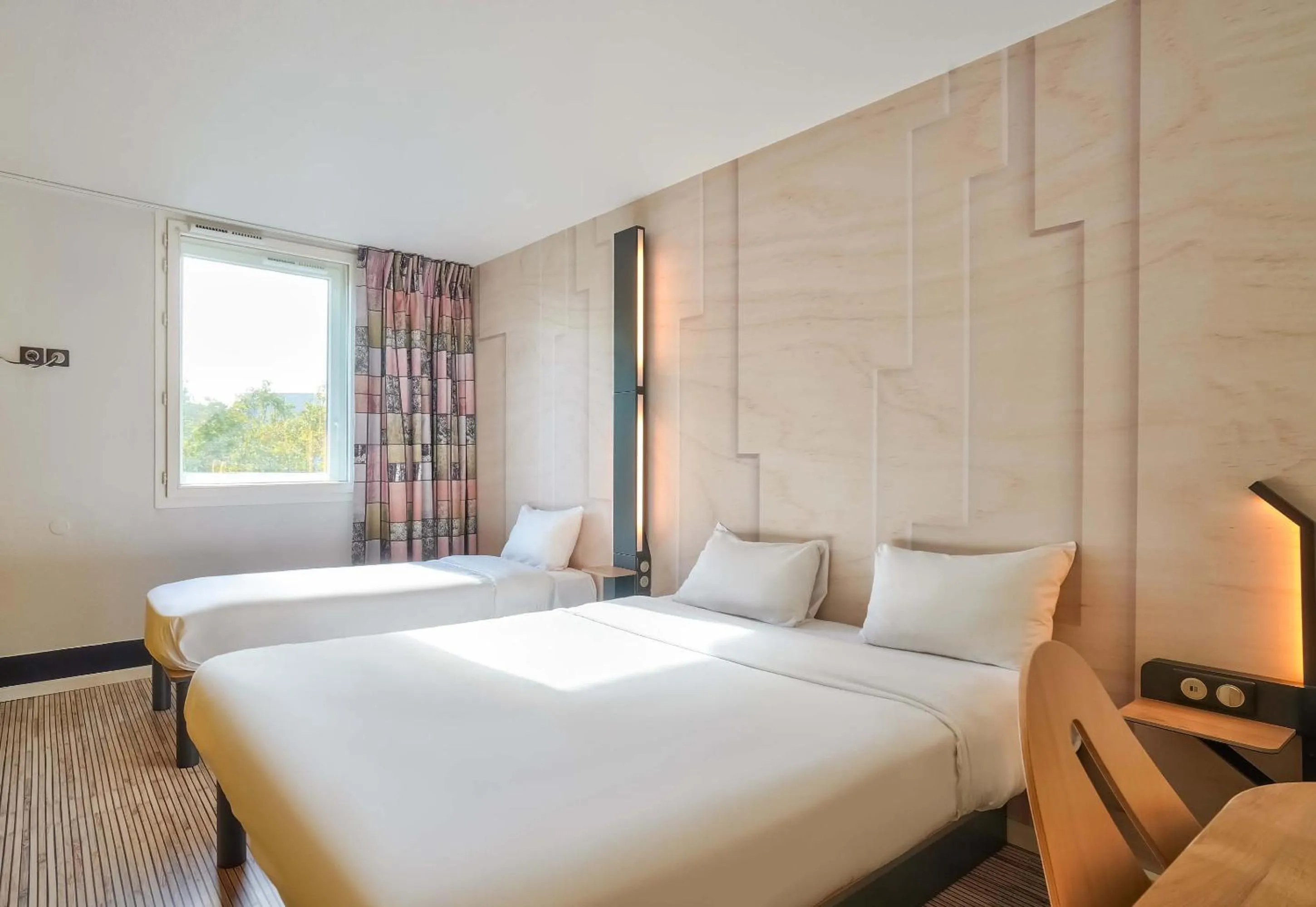 Photo of the whole room, Bed in B&B HOTEL Paris Malakoff Parc des Expositions