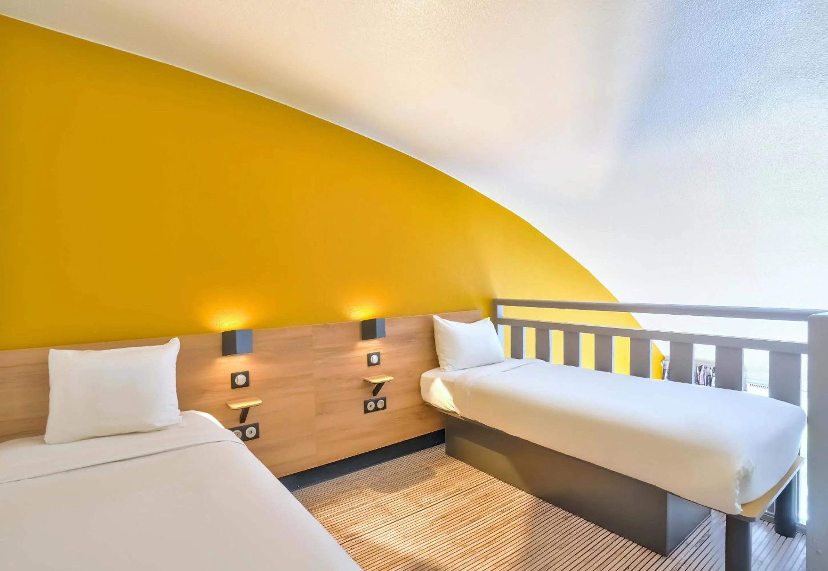 Photo of the whole room, Bed in B&B HOTEL Paris Malakoff Parc des Expositions