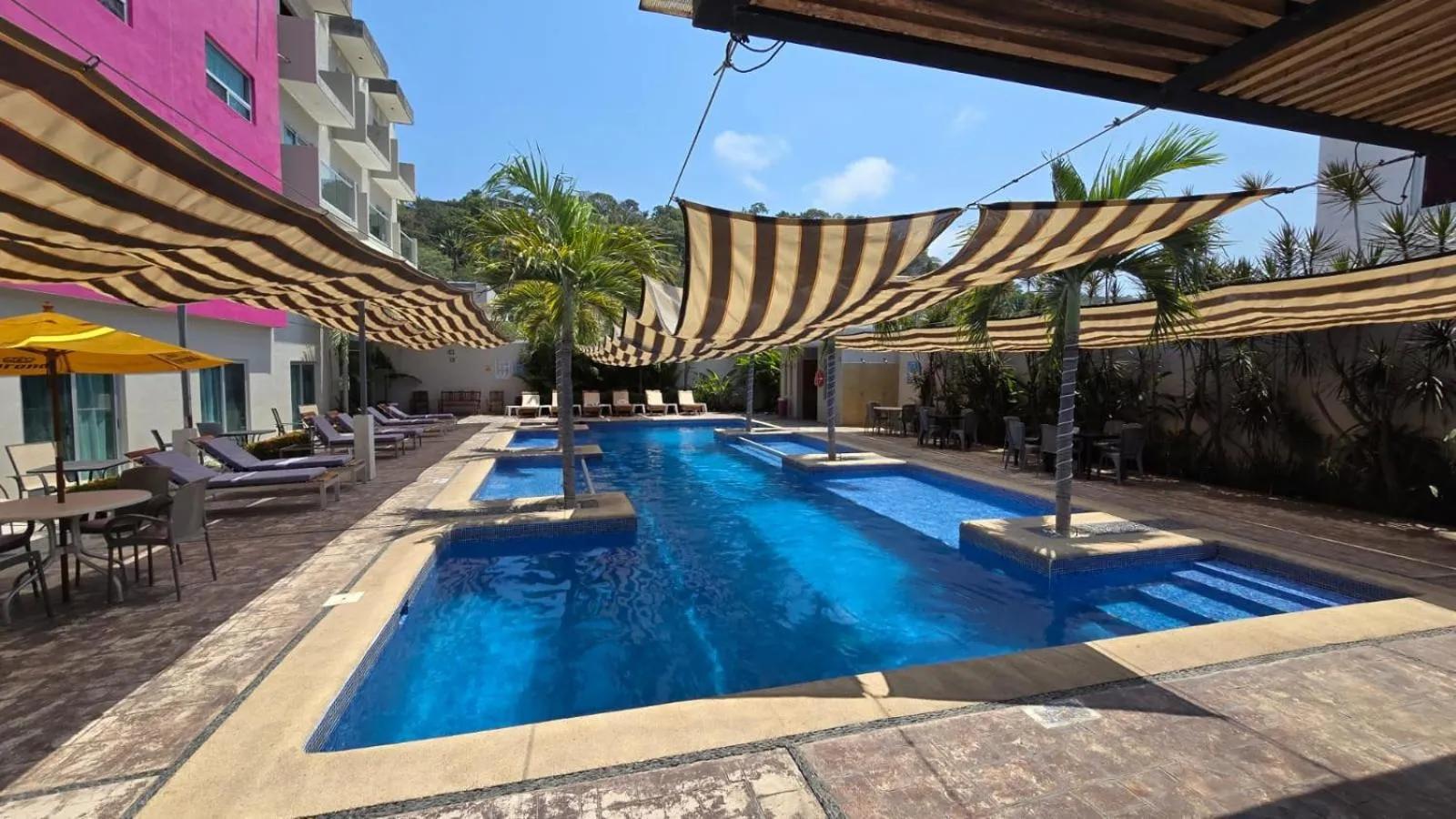 Hotel Yeah Rincón de Guayabitos