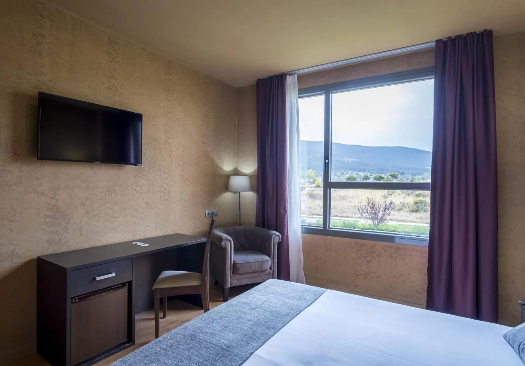 Bedroom, Bed in Alda El Espinar