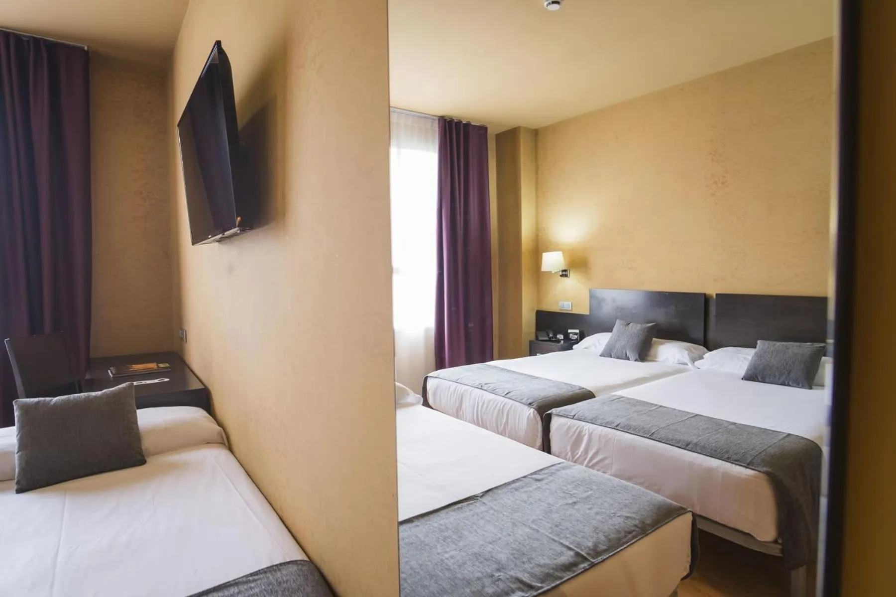 Bedroom, Bed in Alda El Espinar