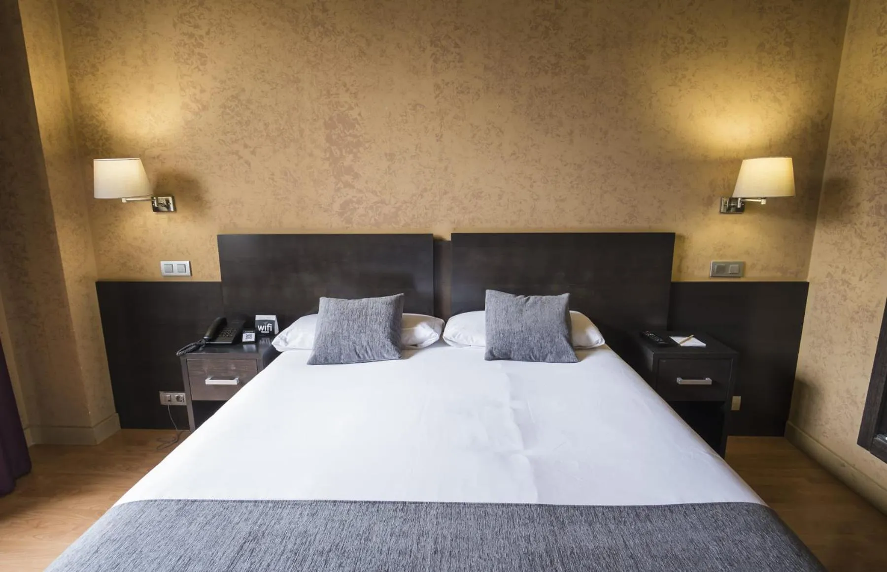 Photo of the whole room, Bed in Alda El Espinar