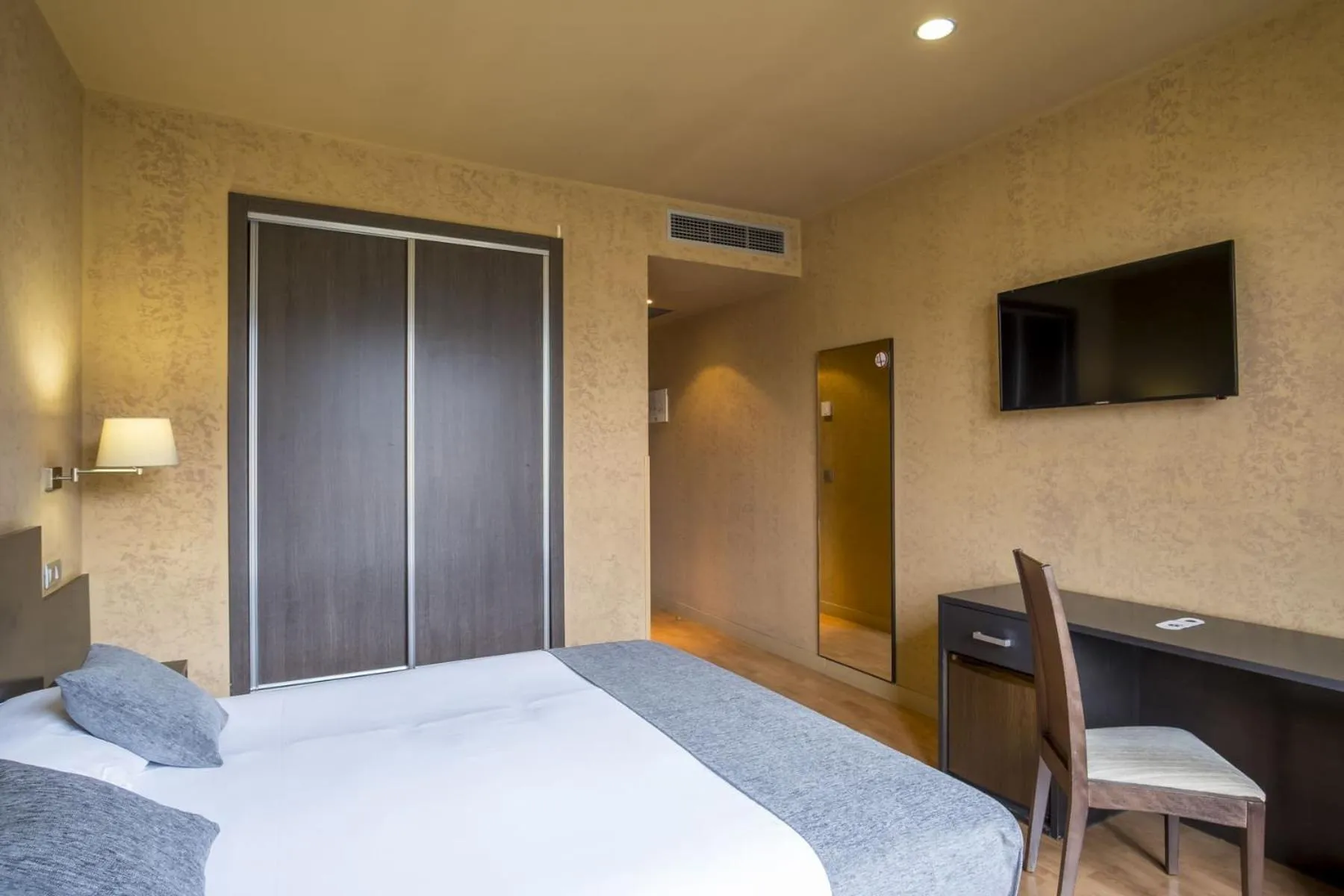 Photo of the whole room, Bed in Alda El Espinar