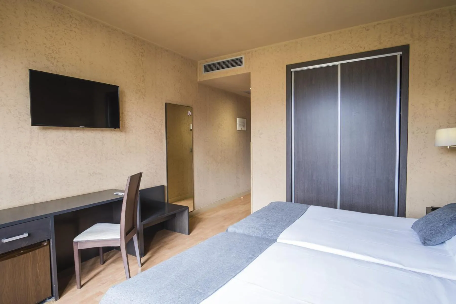 Bedroom, Bed in Alda El Espinar