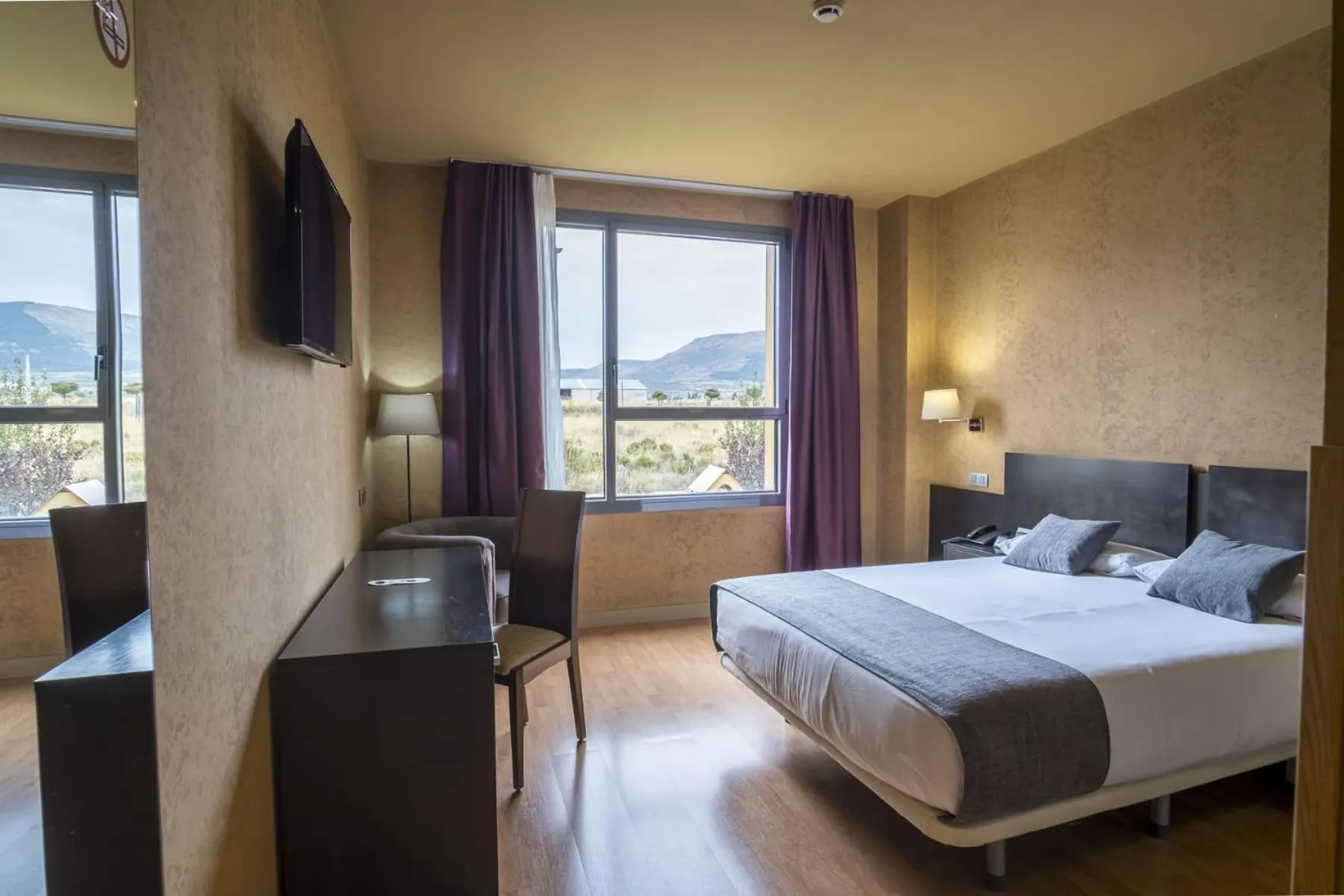 Bedroom, Bed in Alda El Espinar