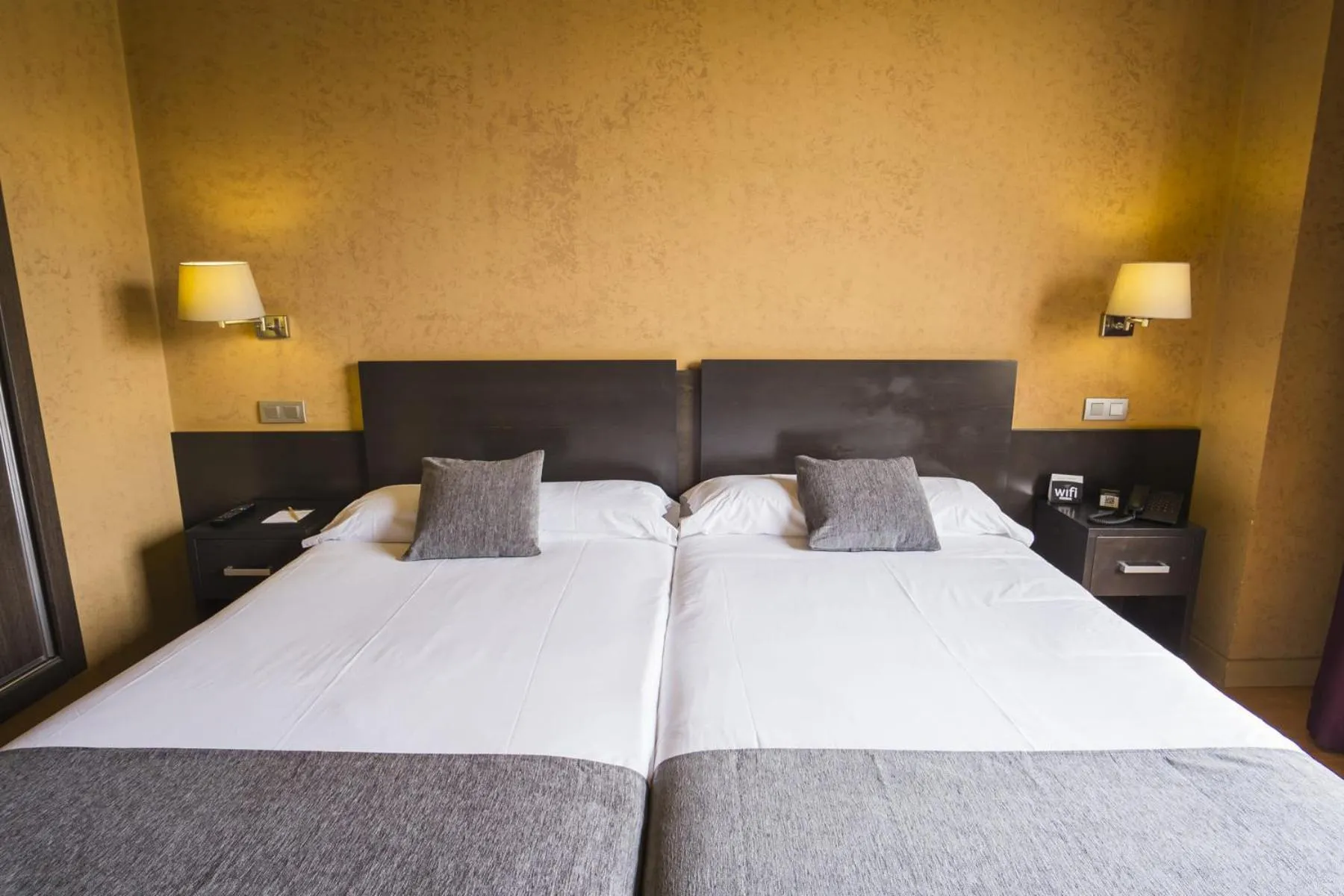 Bedroom, Bed in Alda El Espinar