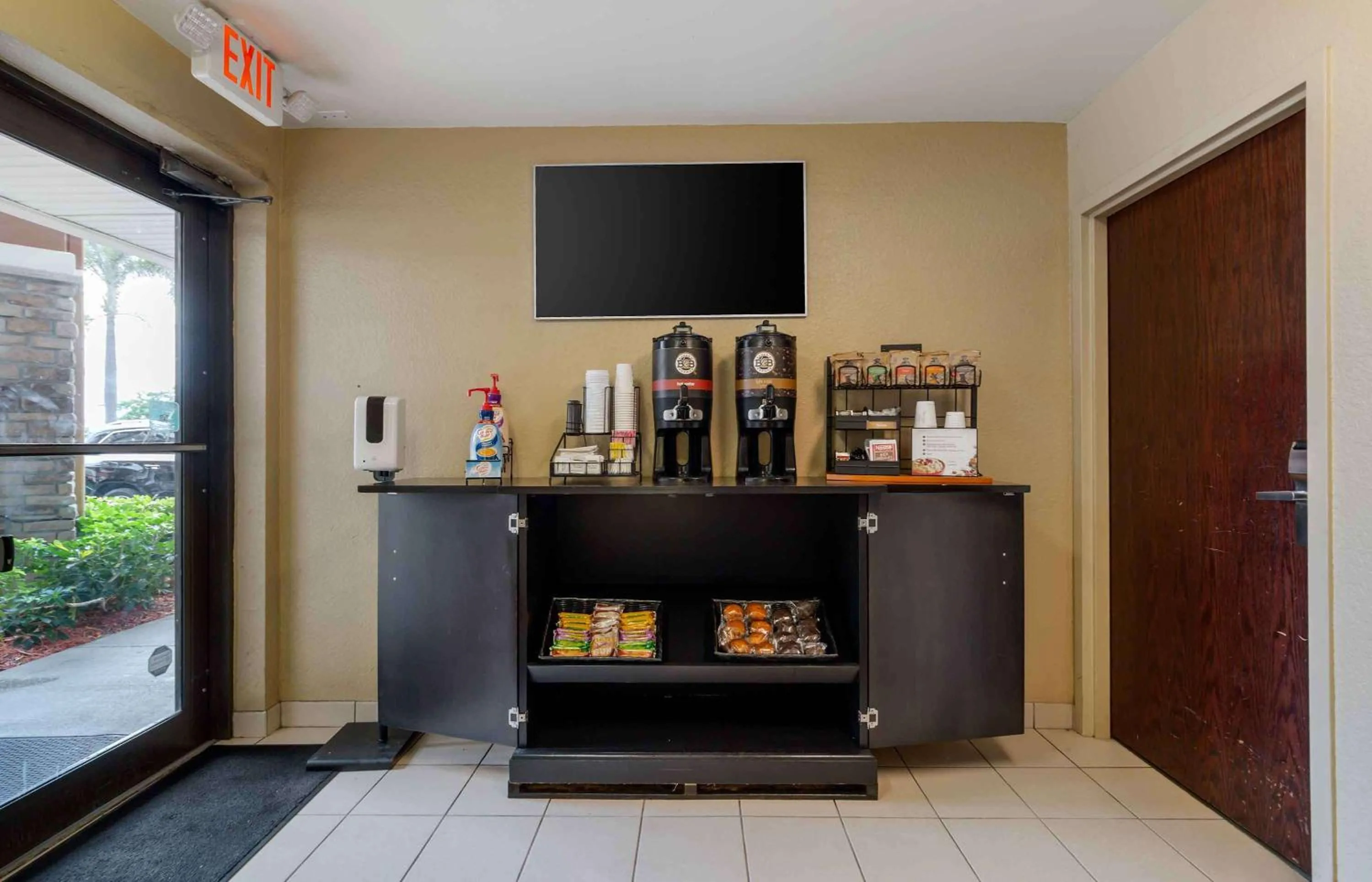 Breakfast in Extended Stay America Suites - Fort Lauderdale - Cypress Creek - Andrews Ave