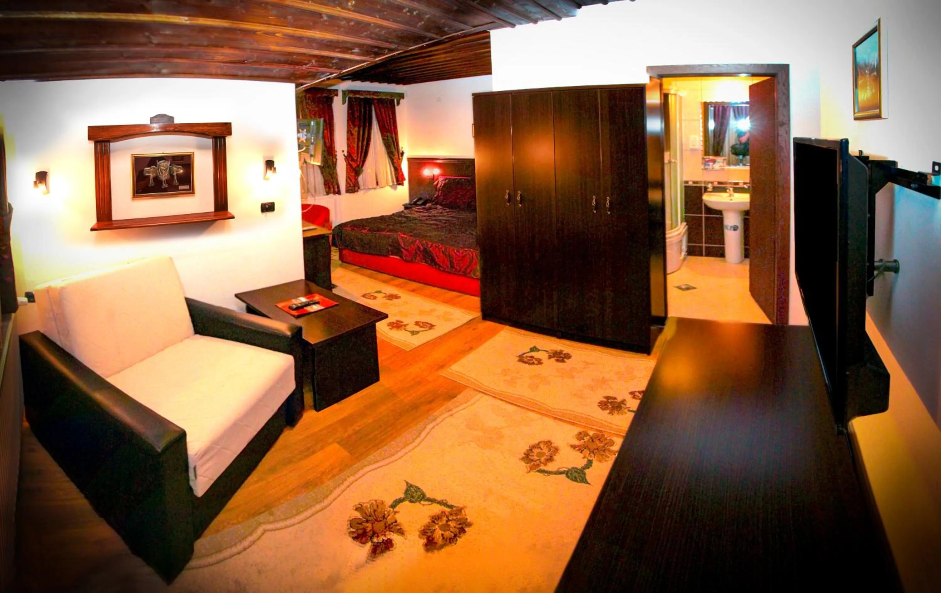 Living room, Bed in Hotel Manastir Berovo