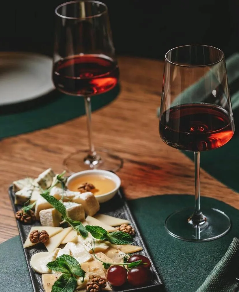 Restaurant/places to eat in Evropa Hotel