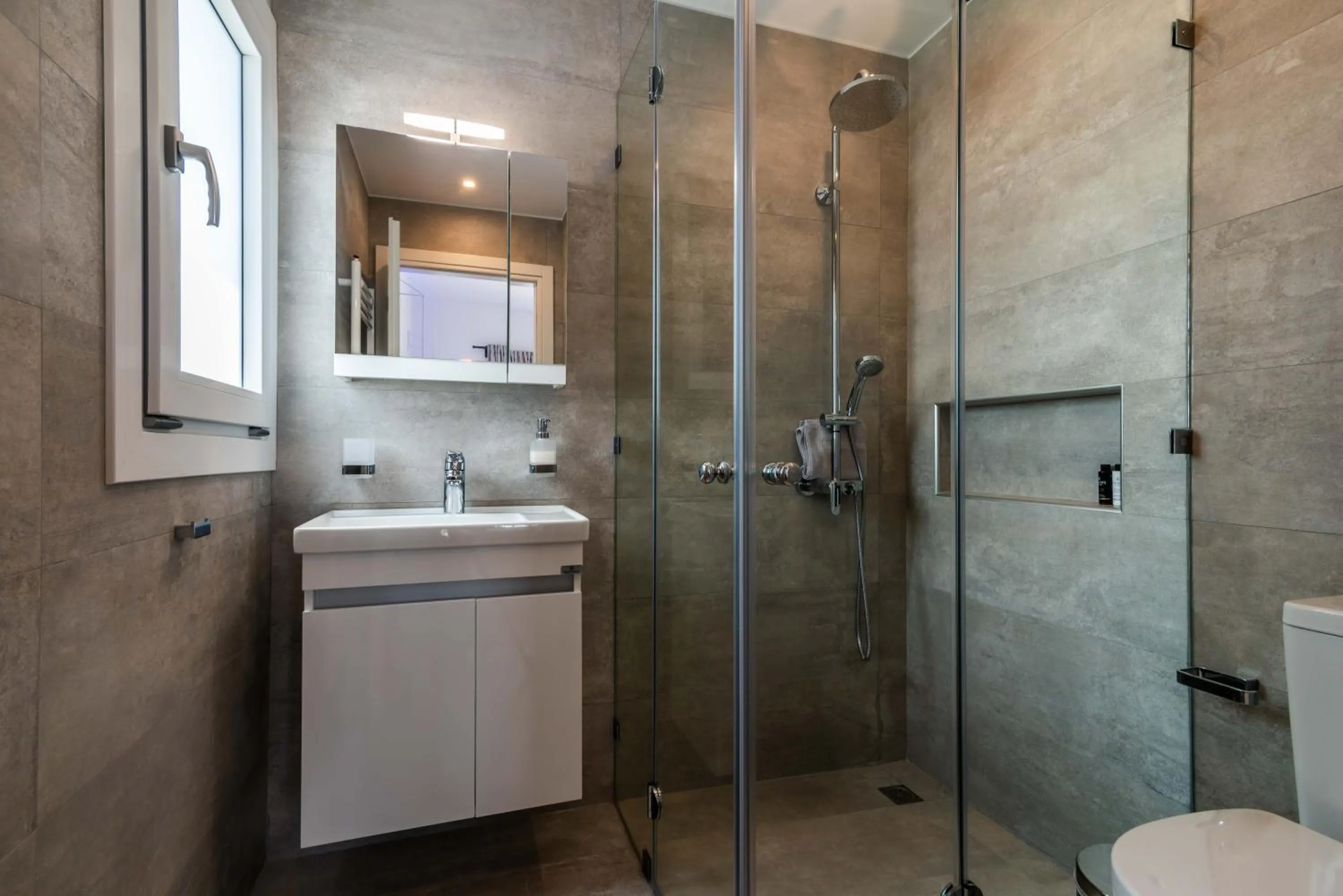 Shower in White Rock Milos Suites