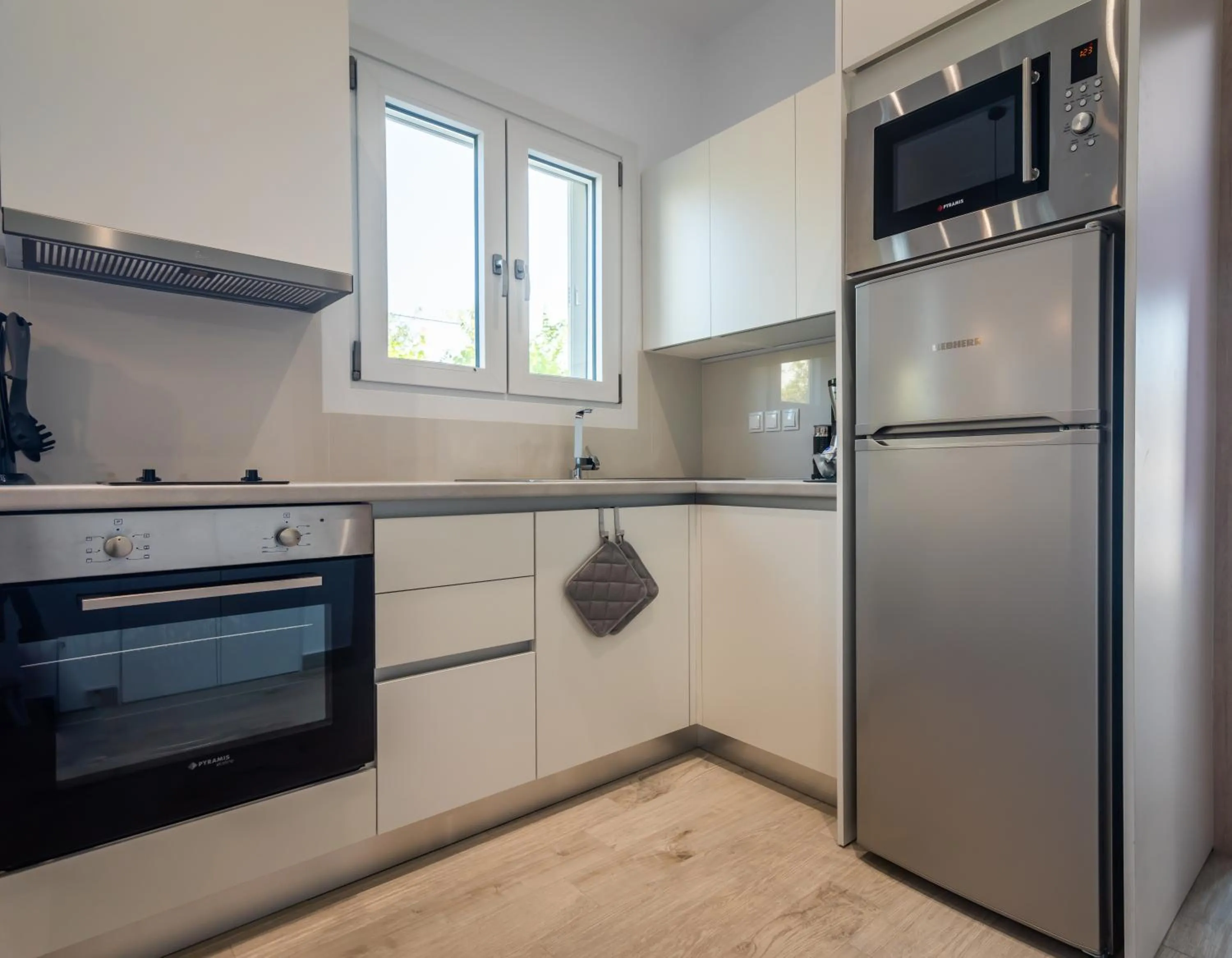 Kitchen or kitchenette in White Rock Milos Suites
