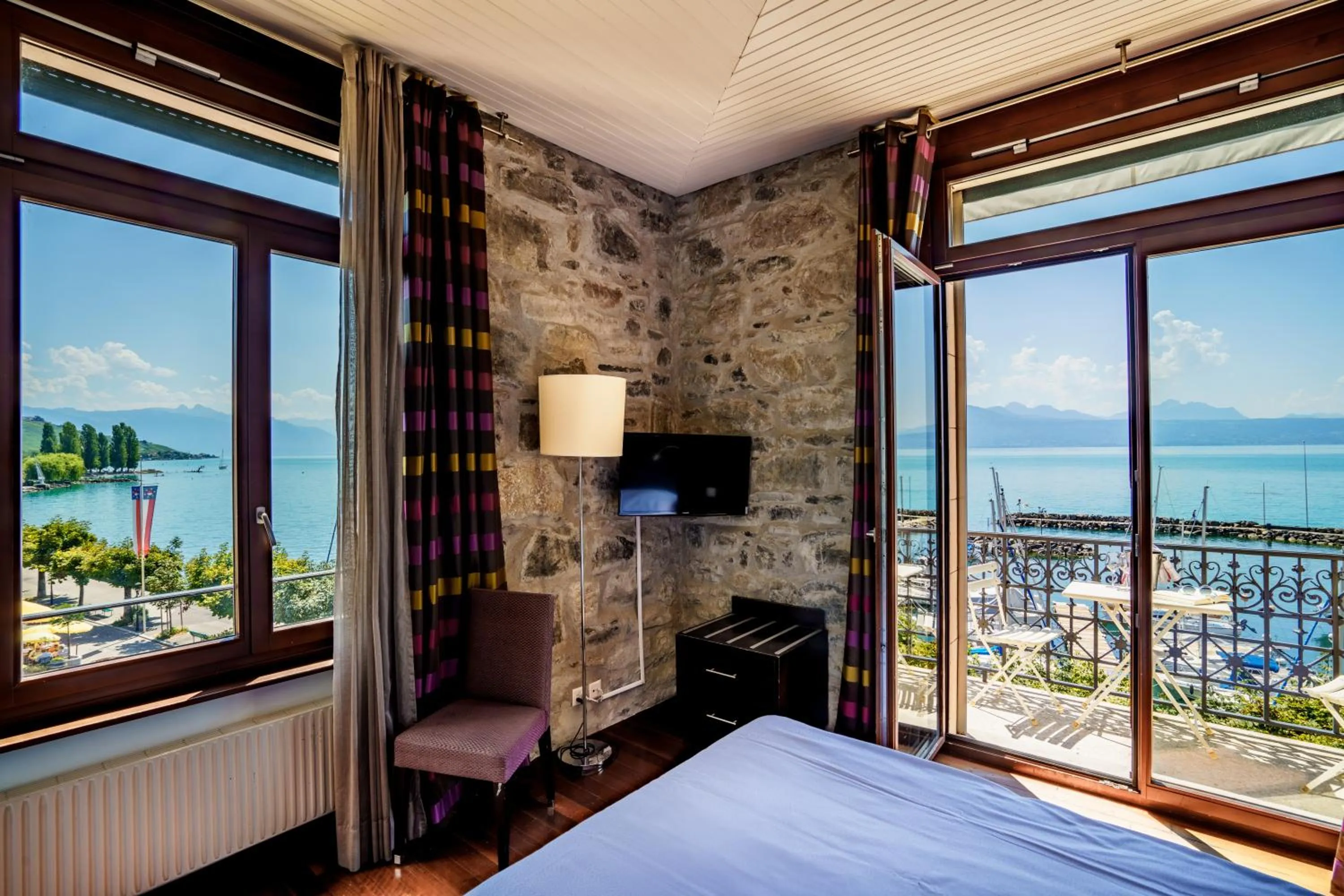 Bed in Rivage Hotel Restaurant Lutry