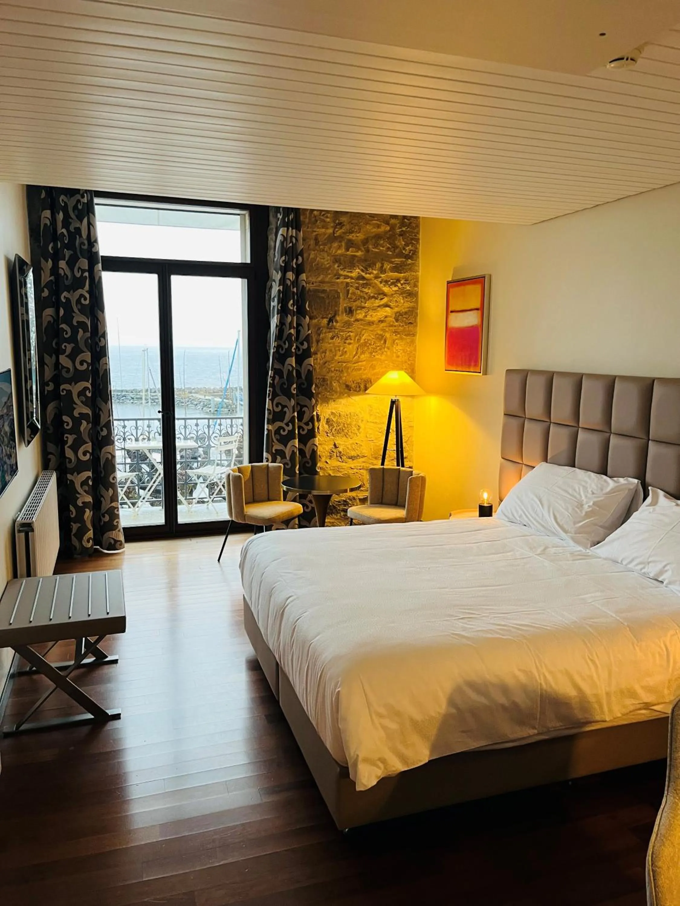 Bed in Rivage Hotel Restaurant Lutry