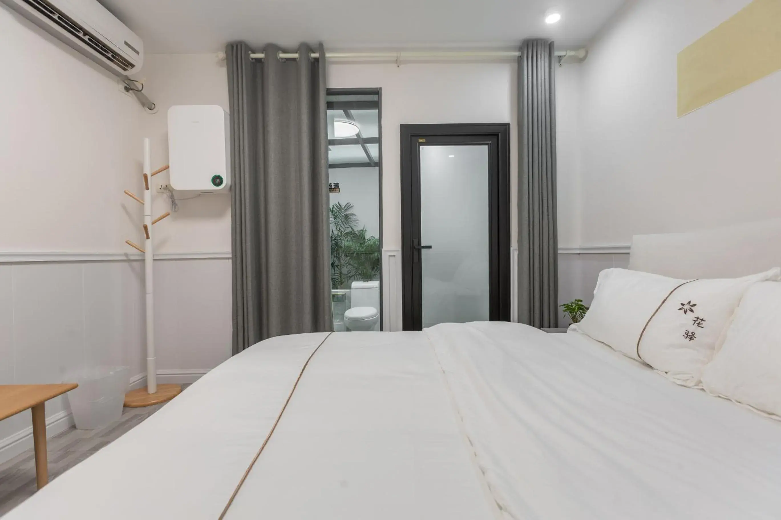 Bed in Guilin Flowers Inn Bed in Guilin Flowers Inn