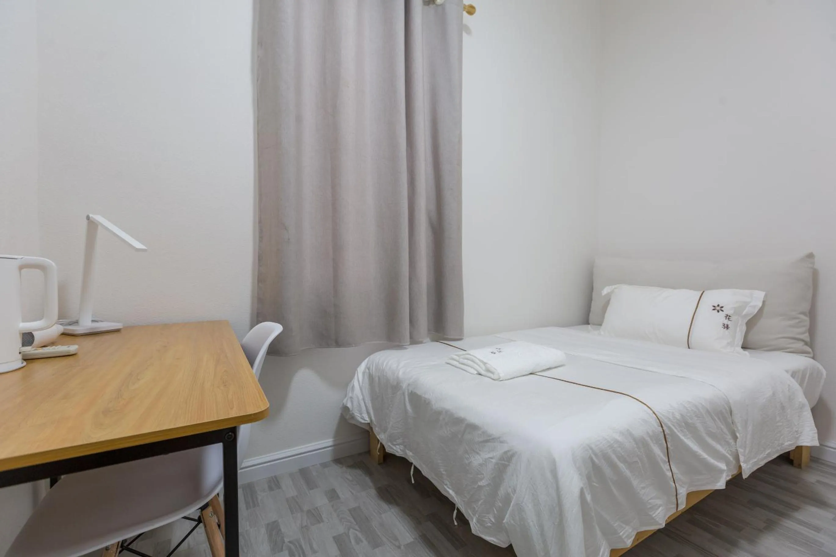 Bed in Guilin Flowers Inn