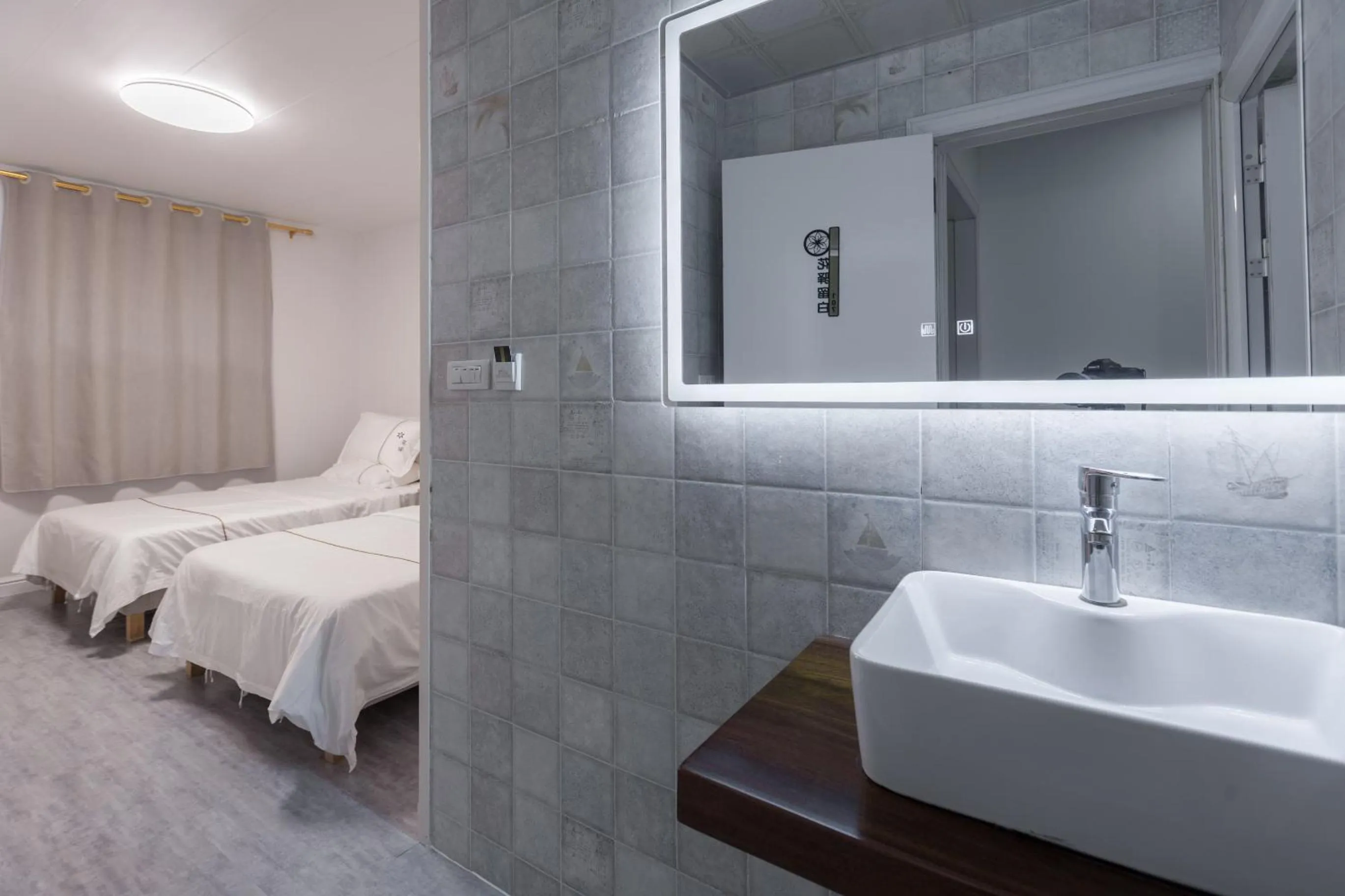 Bed in Guilin Flowers Inn